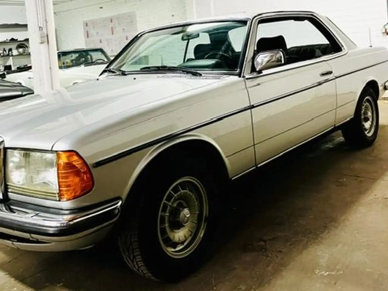 Mercedes-Benz CE 230 Coupé (W123), nieuwstaat, pullman interieur, volledige historiek, foto 5