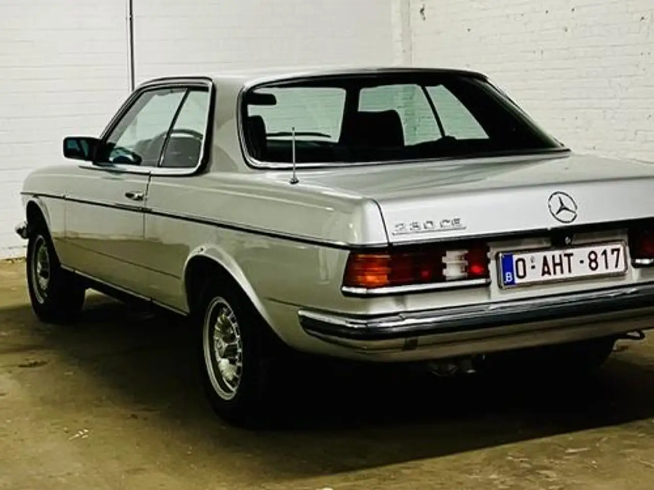 Mercedes-Benz CE 230 Coupé (W123), nieuwstaat, pullman interieur, volledige historiek, foto 7
