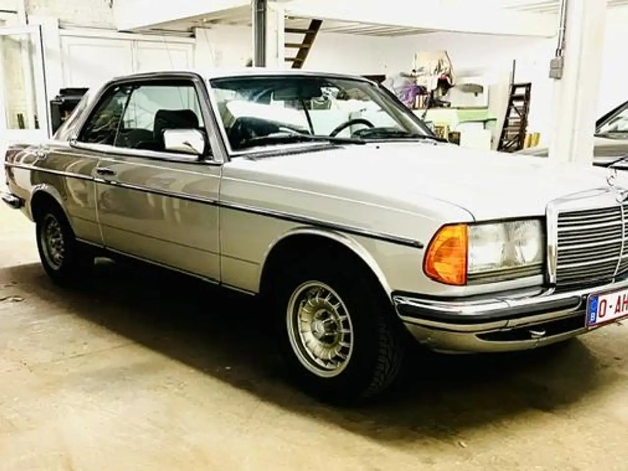 Mercedes-Benz CE 230 Coupé (W123), nieuwstaat, pullman interieur, volledige historiek, foto 6