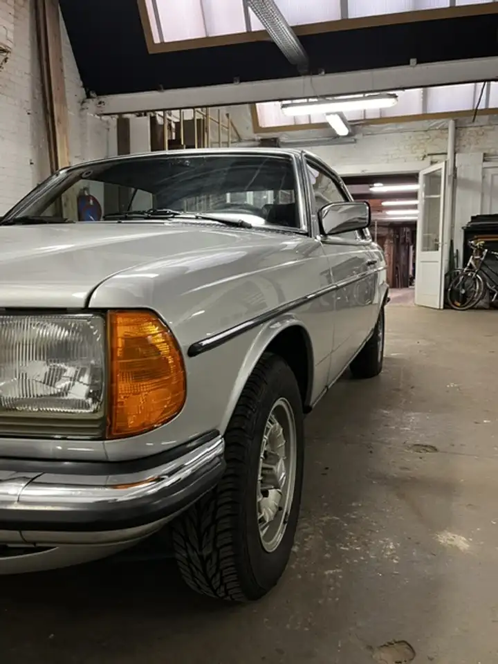 Mercedes-Benz CE 230 Coupé (W123), nieuwstaat, pullman interieur, volledige historiek, foto 12