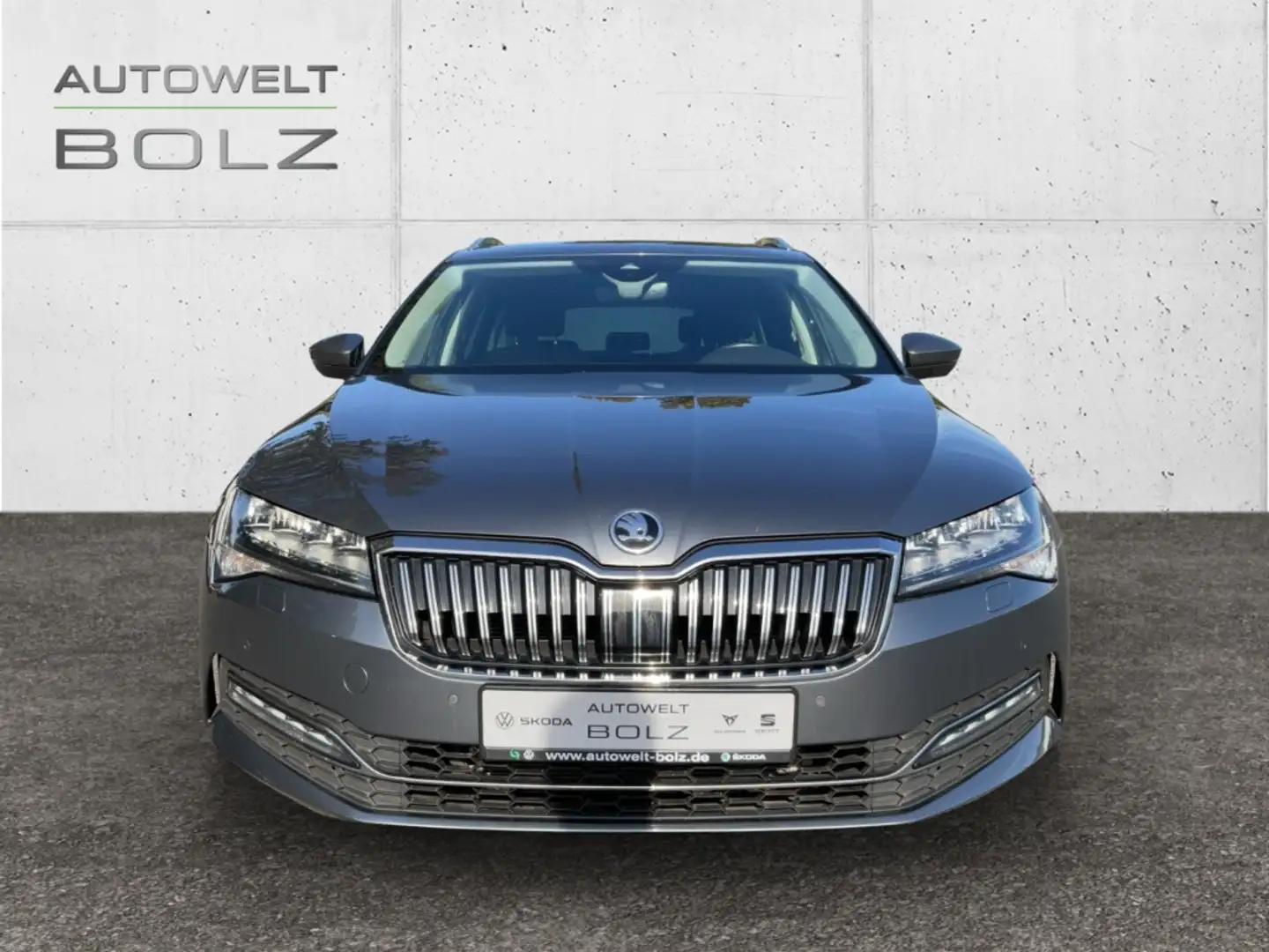 Skoda Superb Combi Style 2.0 TDI StandHZG AHK Navi Kamera Digit Grau - 2