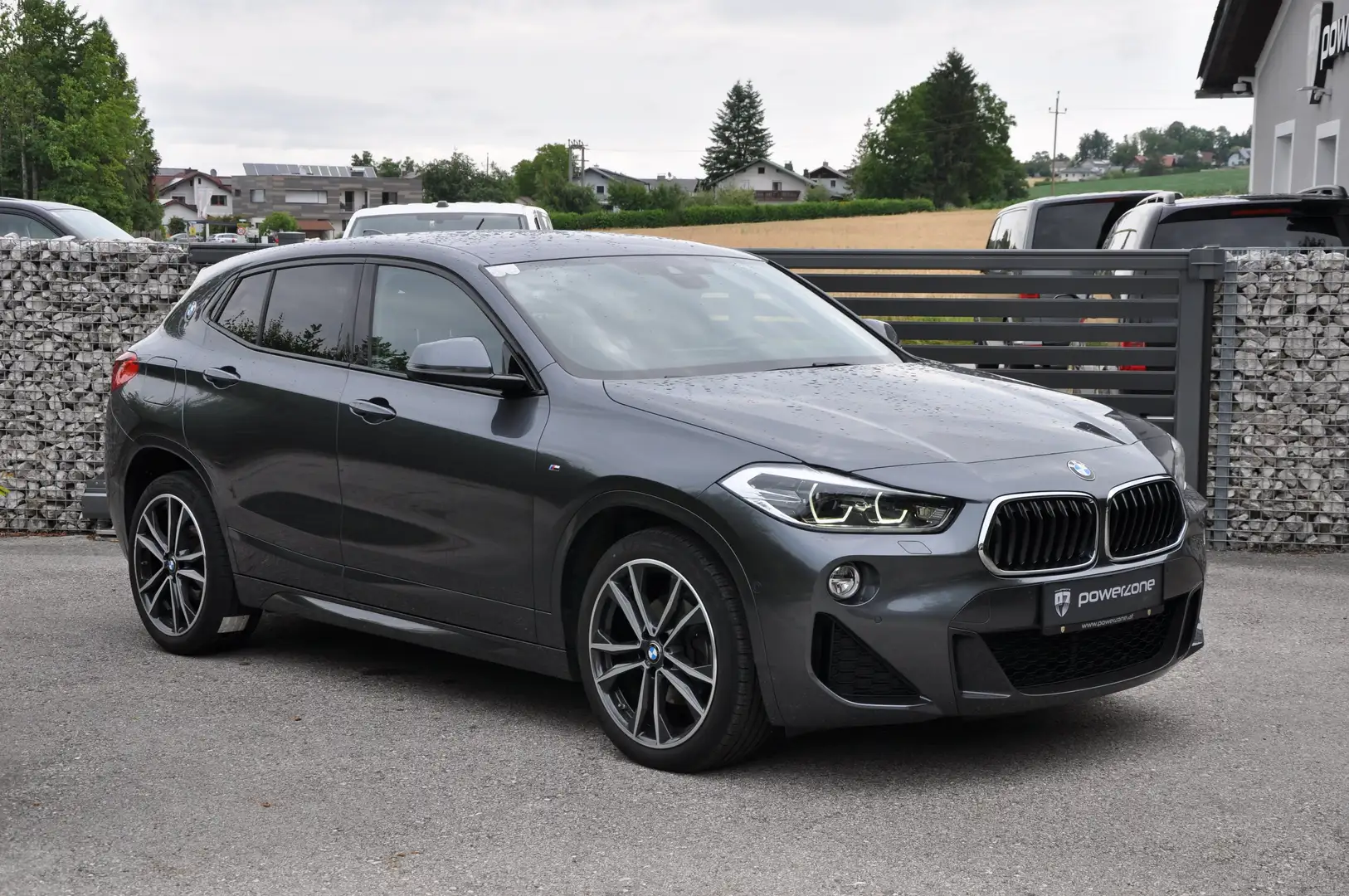 BMW X2 xDrive18d Aut. Head Up AHK M-Paket Grau - 1