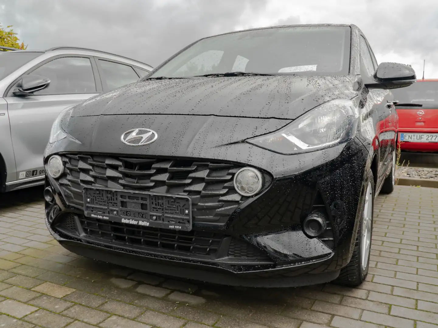 Hyundai i10 1.0 Trend KLIMA PDC SITZHEIZUNG Schwarz - 2