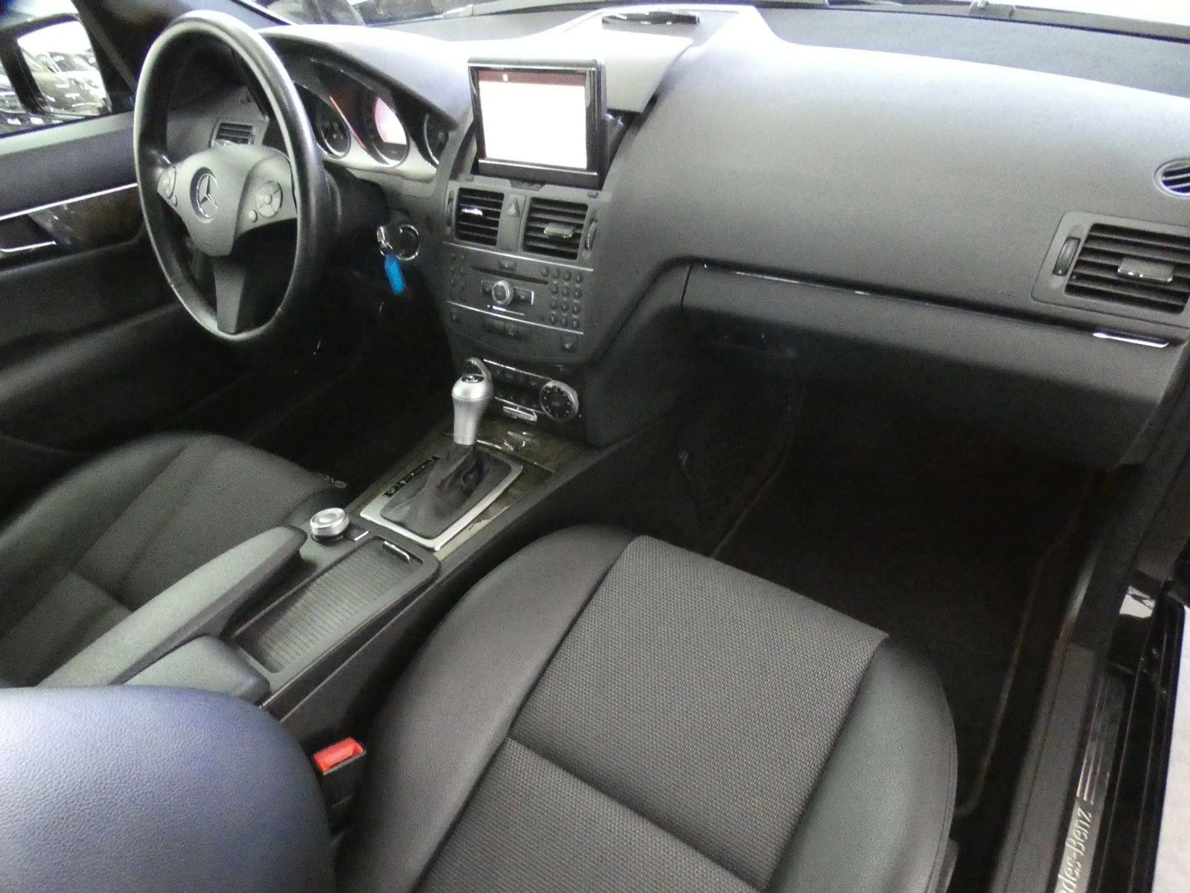 Mercedes-Benz C 250 CGI BE AMG*COMAND*BLUETOOTH* — photo 9