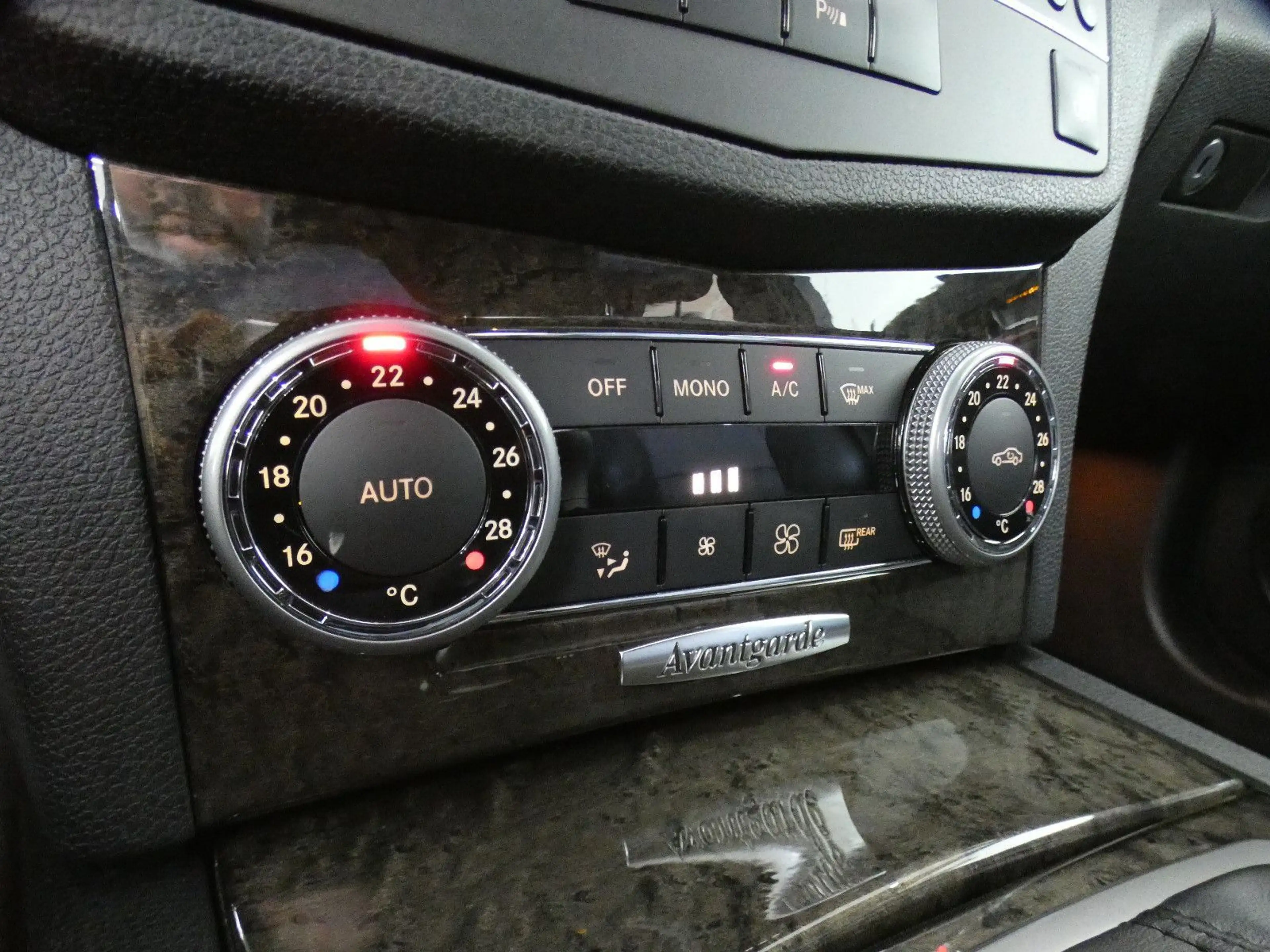 Mercedes-Benz C 250 CGI BE AMG*COMAND*BLUETOOTH* — photo 14
