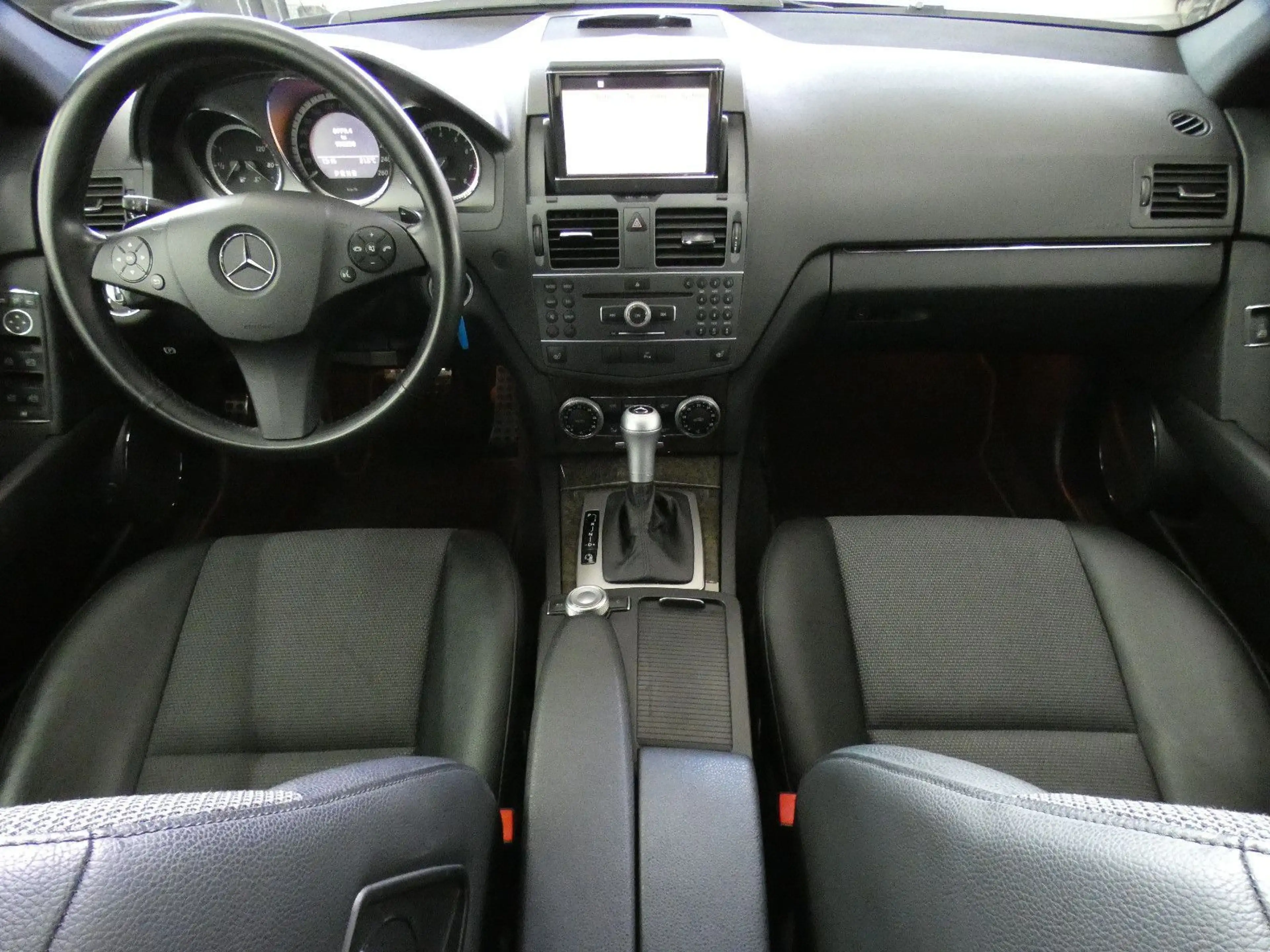 Mercedes-Benz C 250 CGI BE AMG*COMAND*BLUETOOTH* — photo 11