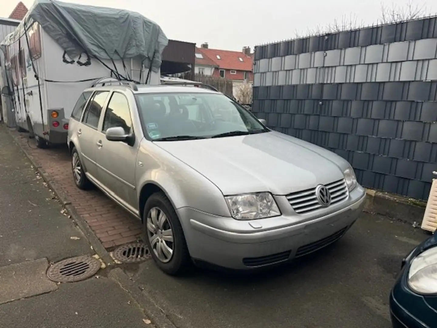 Volkswagen Bora Highline AHK Automatik 2.0 Liter Top-Zst Dt.-Fz Gri - 1