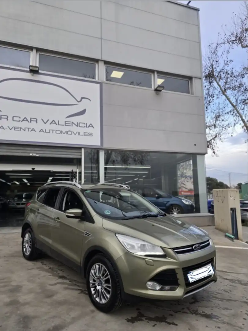Ford Kuga Todoterreno Manual de 5 Puertas Verde - 1