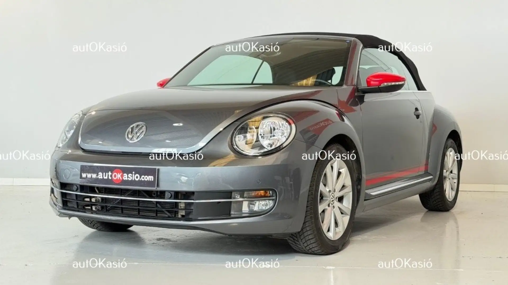 Volkswagen Beetle Descapotable Manual de 3 Puertas Gris - 2