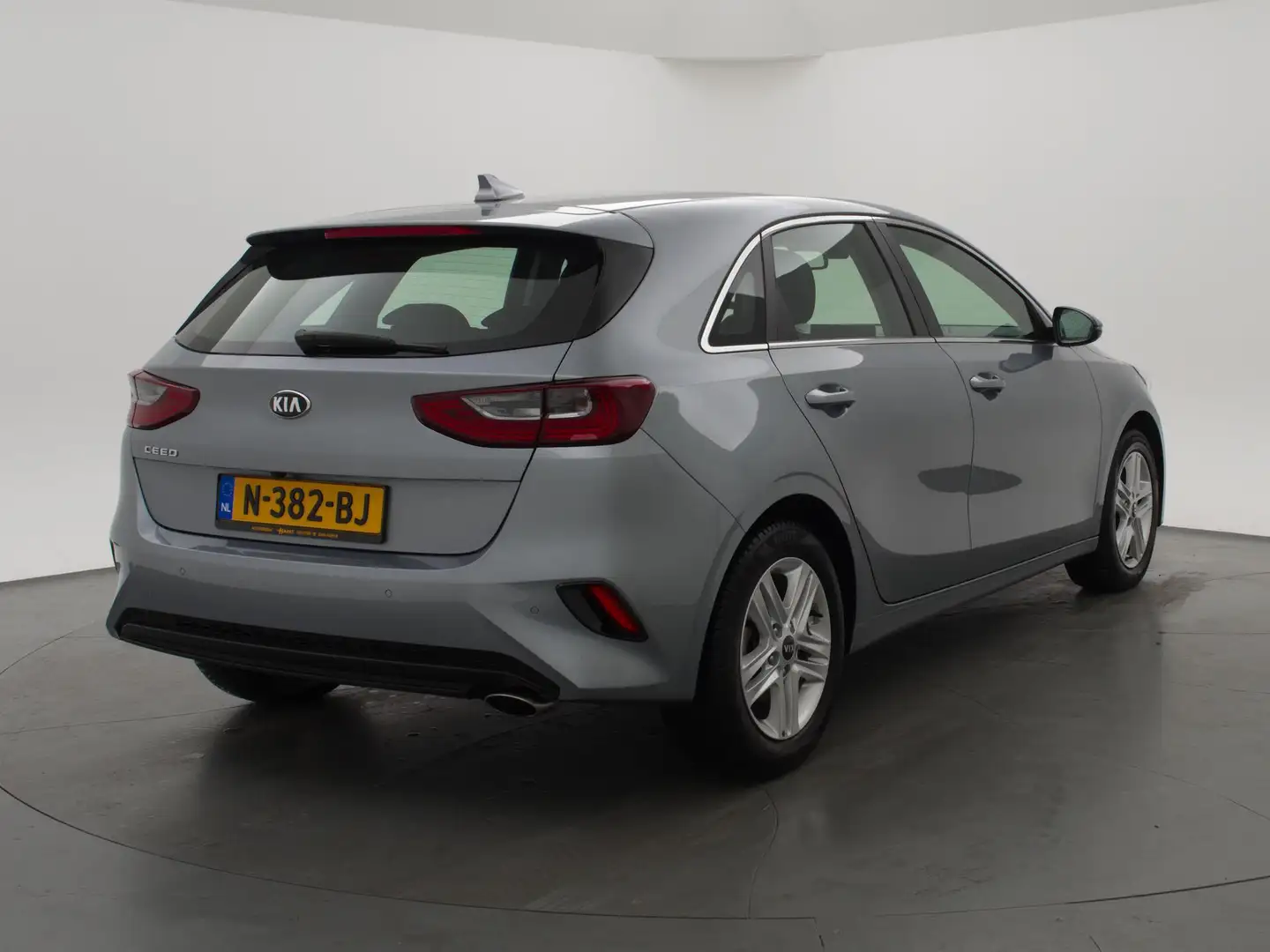 Kia Ceed / cee'd 1.0 T-GDi DYNAMICLINE + BREEDBEELD NAVIGATIE 10,25 Grijs - 2