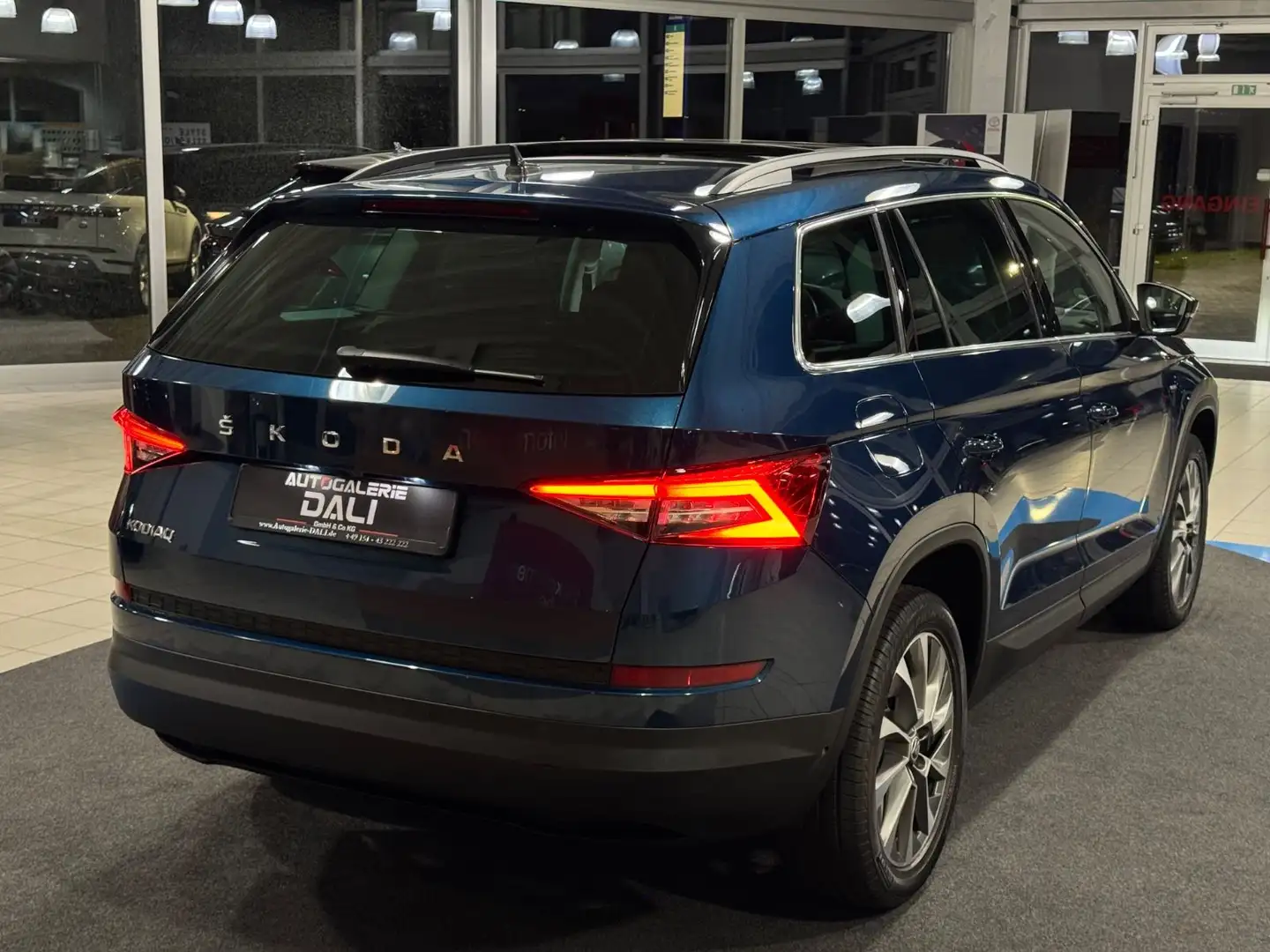 Skoda Kodiaq Clever NAVI-LED-CARPLAY-PANO-KAM-7SITZER Blau - 2