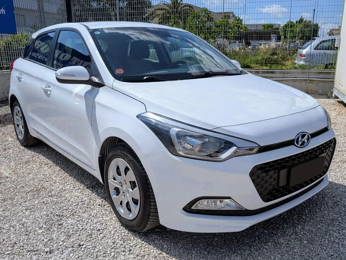 Hyundai i20 1.2 84 CV 5 porte Classic Weiß - 2