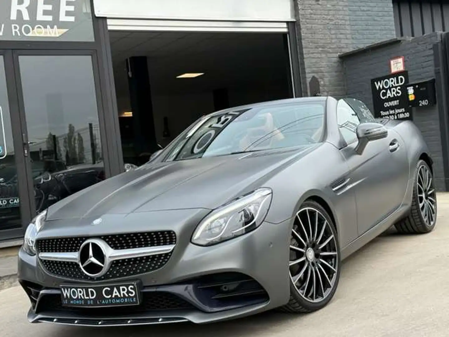 Mercedes-Benz SLC 200 PACK AMG TOIT PANO NAVIGATION AIRSCRAF LED XENON FULL OPTION Grau - 1
