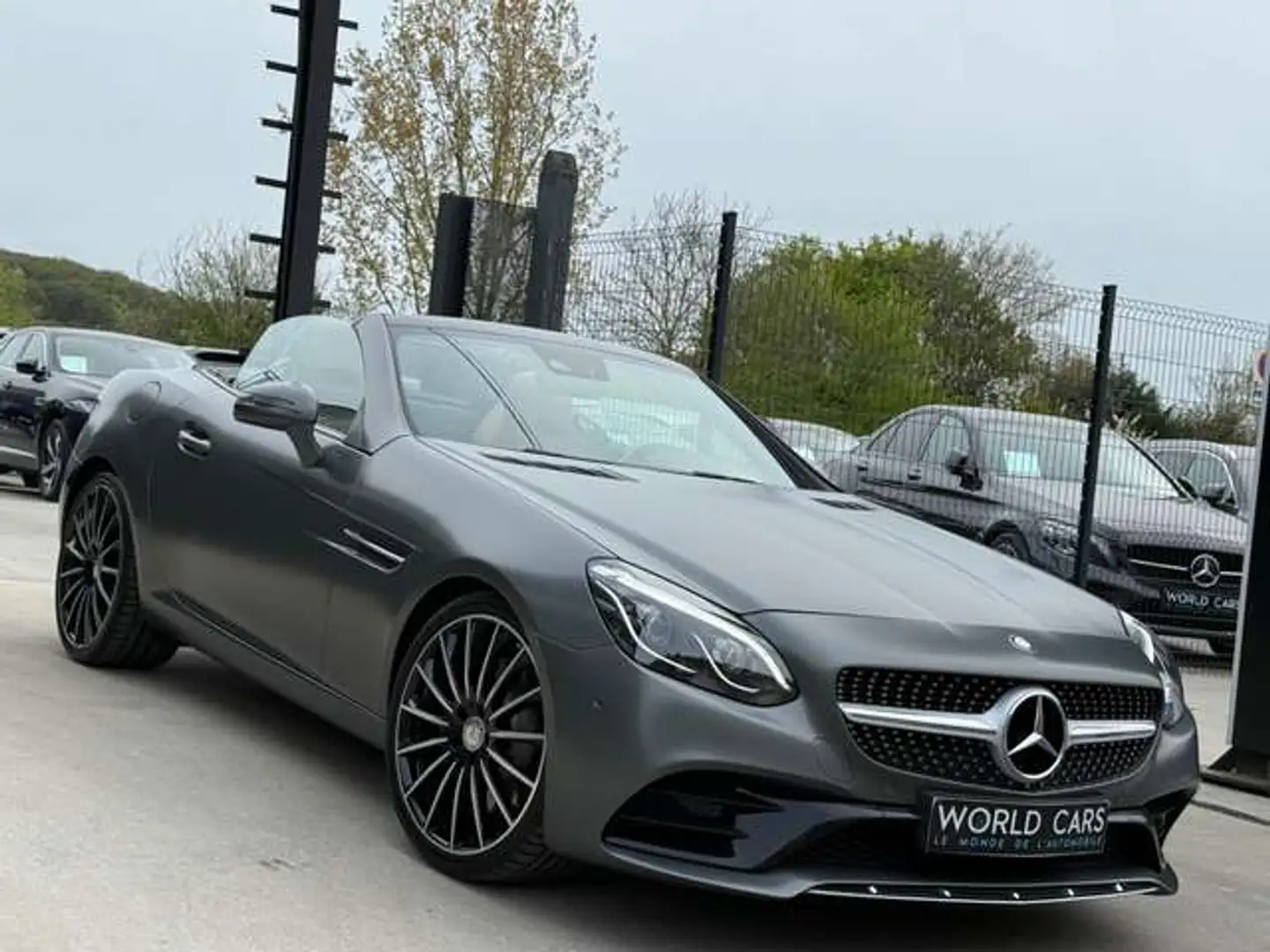 Mercedes-Benz SLC 200 PACK AMG TOIT PANO NAVIGATION AIRSCRAF LED XENON FULL OPTION Grau - 2