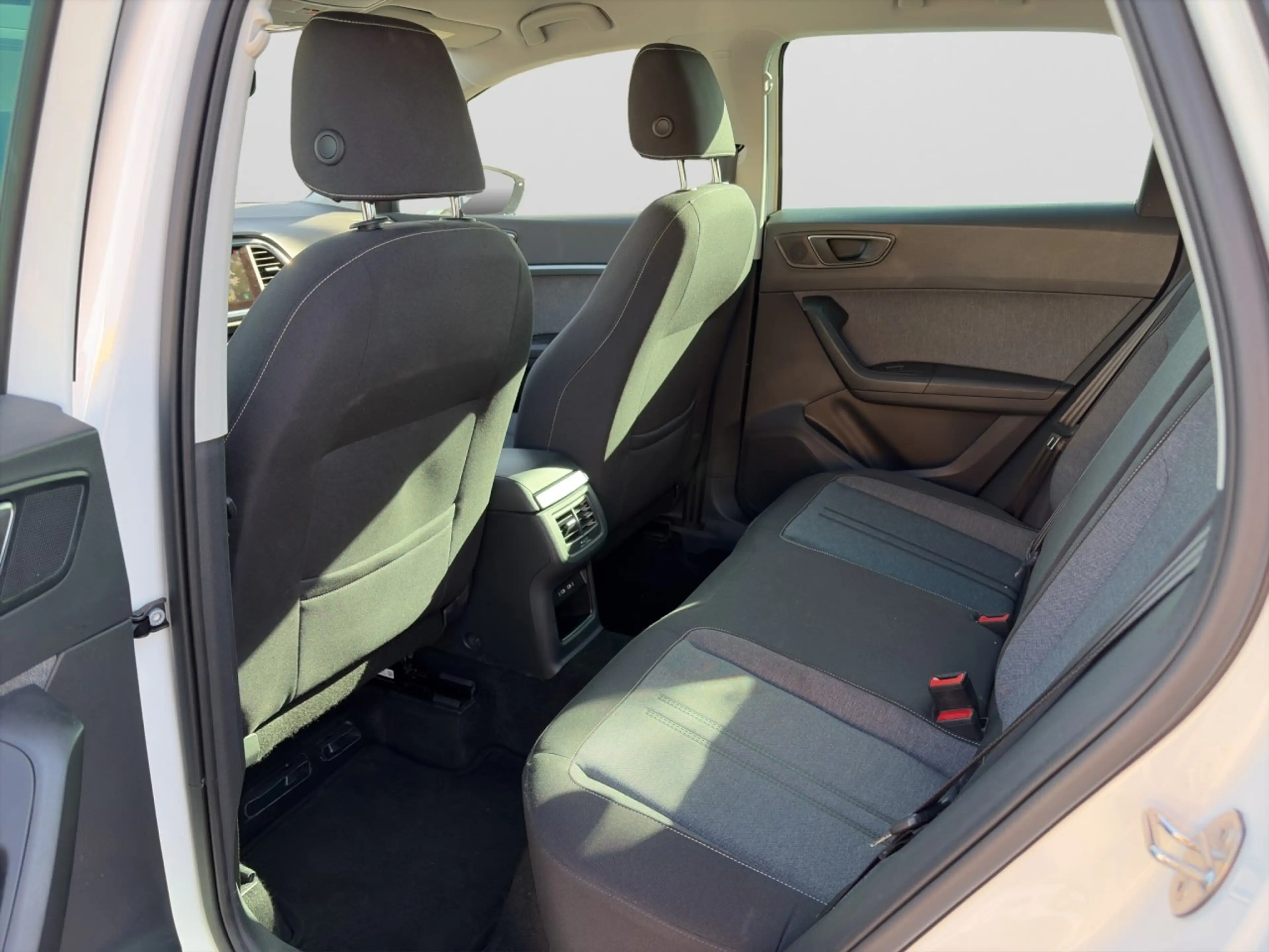 SEAT Ateca TSI DSG AHK ACC Kamera SHZ PDC — photo 15