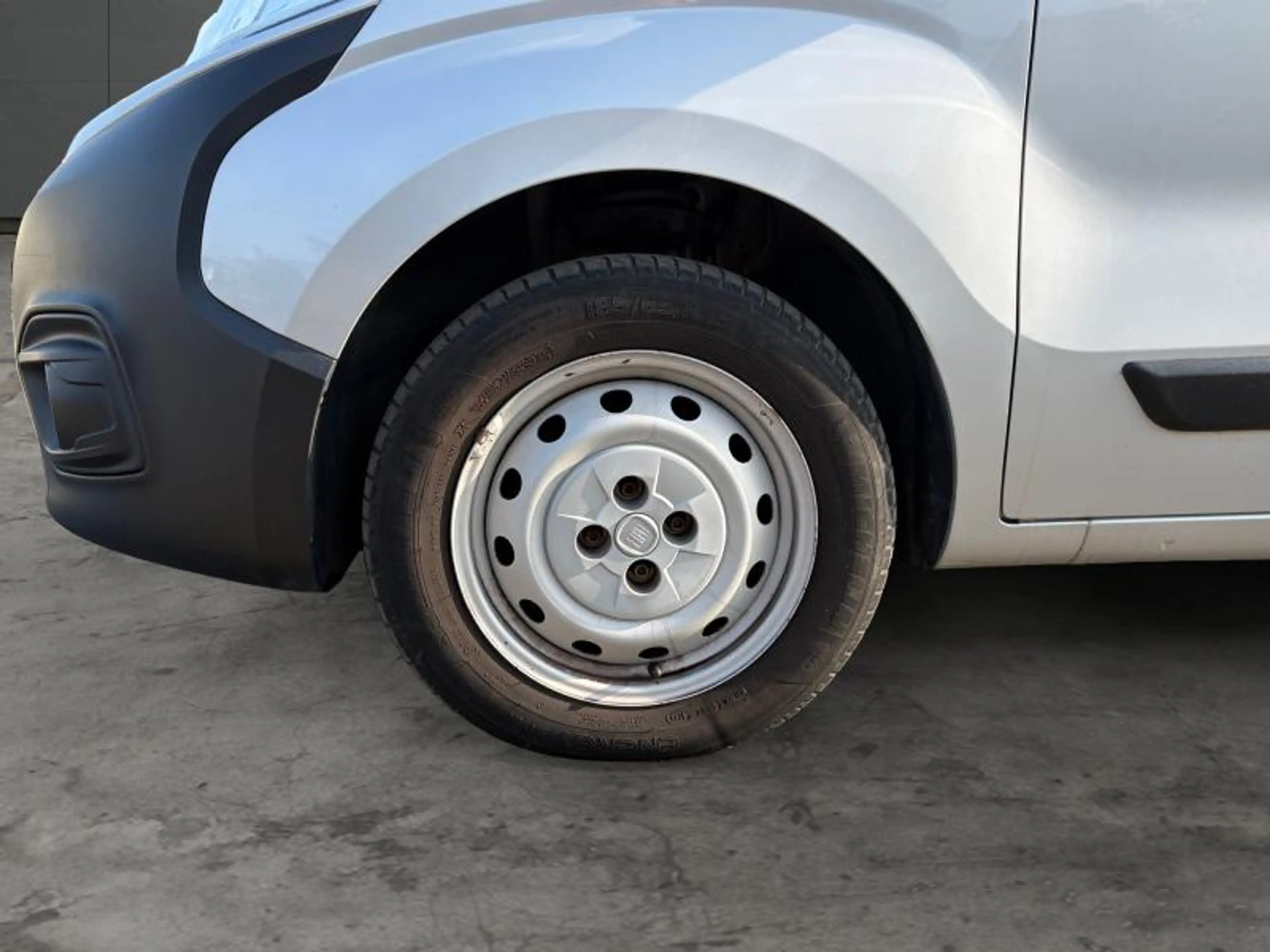 Fiat Fiorino 1.2 80cv 2 pl gris 09/20 Airco Capteurs GPS — photo 7