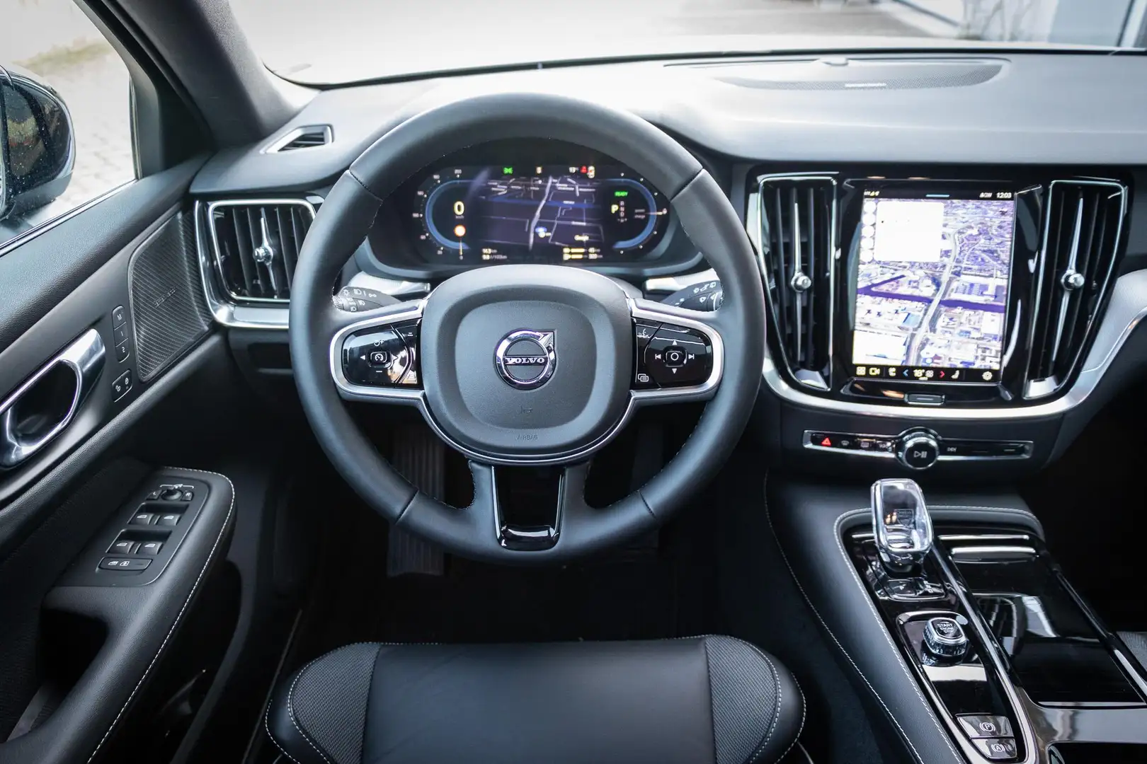 Volvo V60 T6 Plug-in hybrid AWD Plus Dark | Panoramadak | 20 Weiß - 2