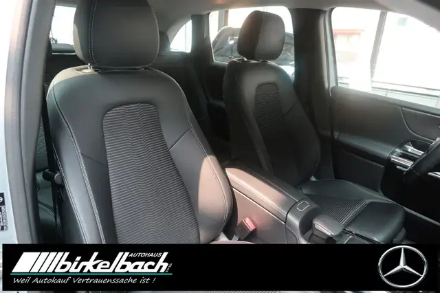 Mercedes-Benz B-Class view 12