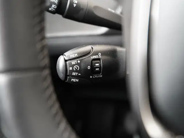 Peugeot 2008 view 11