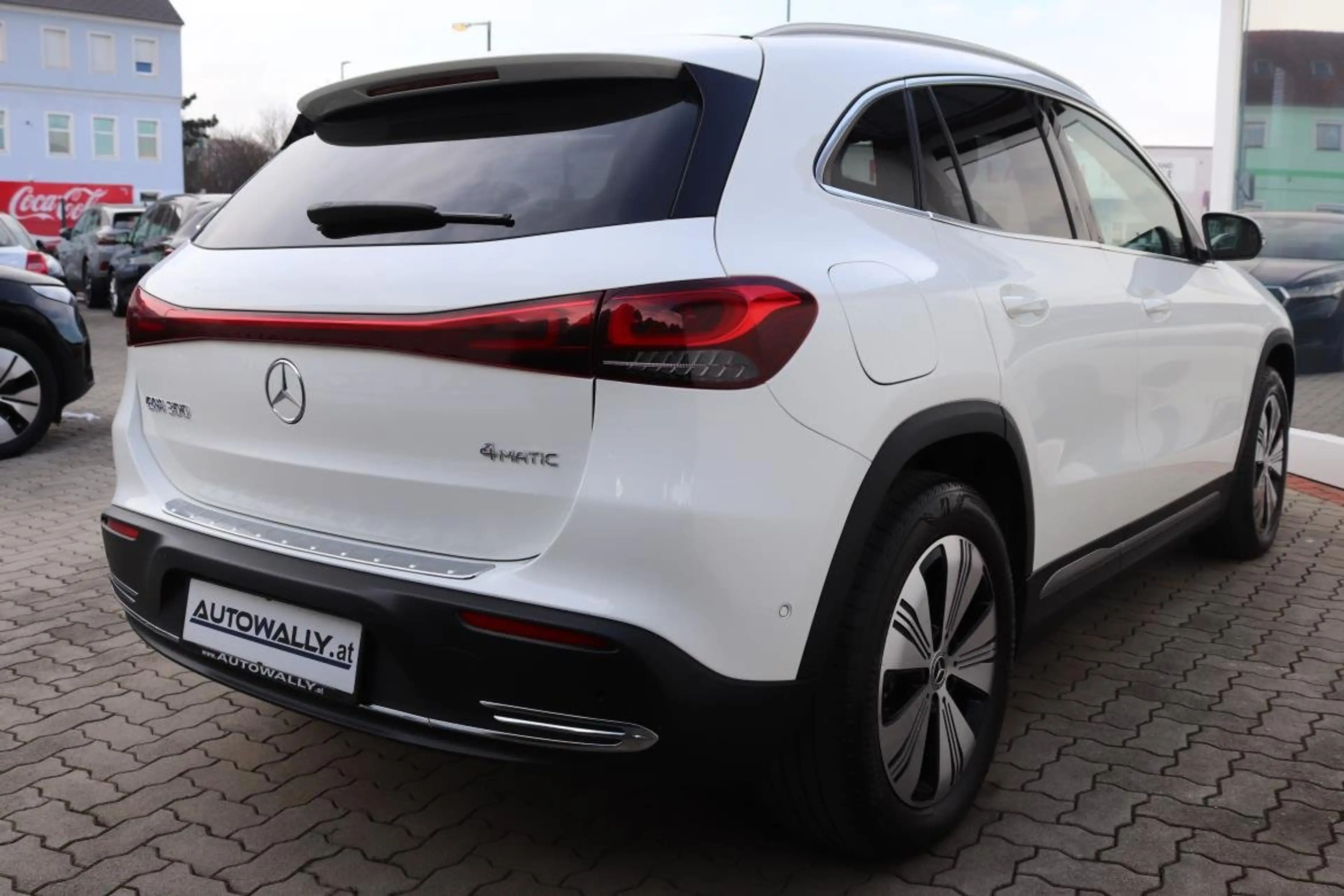 Mercedes-Benz EQA 300 EQA 300 4MATIC 66,5kWh Aut. — photo 4