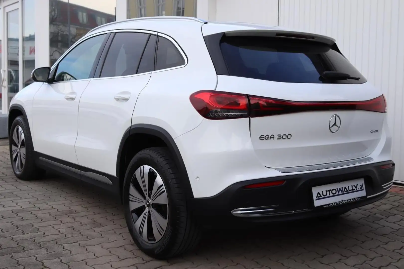 Mercedes-Benz EQA 300 EQA 300 4MATIC 66,5kWh Aut. Weiß - 2