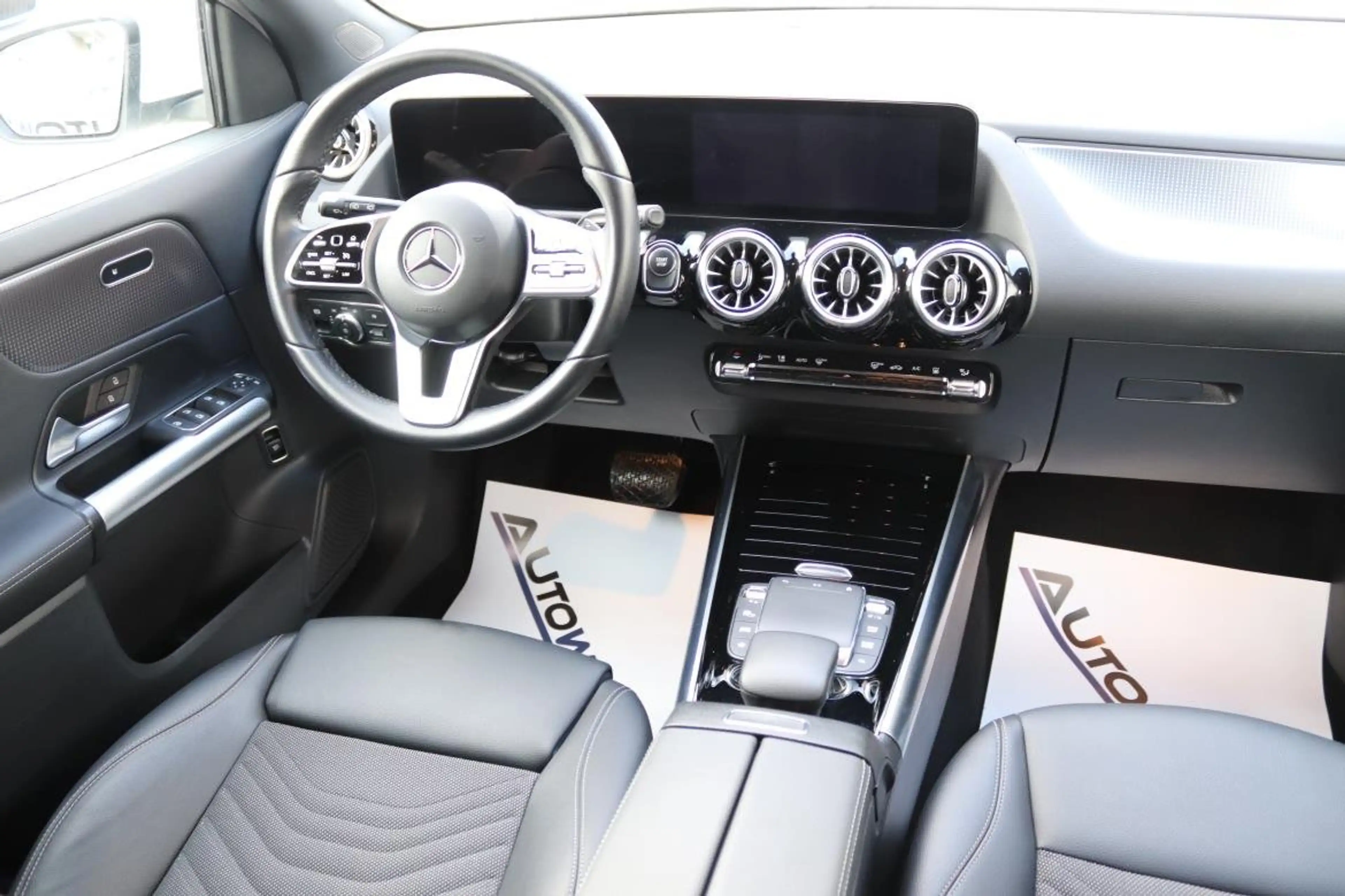 Mercedes-Benz EQA 300 EQA 300 4MATIC 66,5kWh Aut. — photo 10