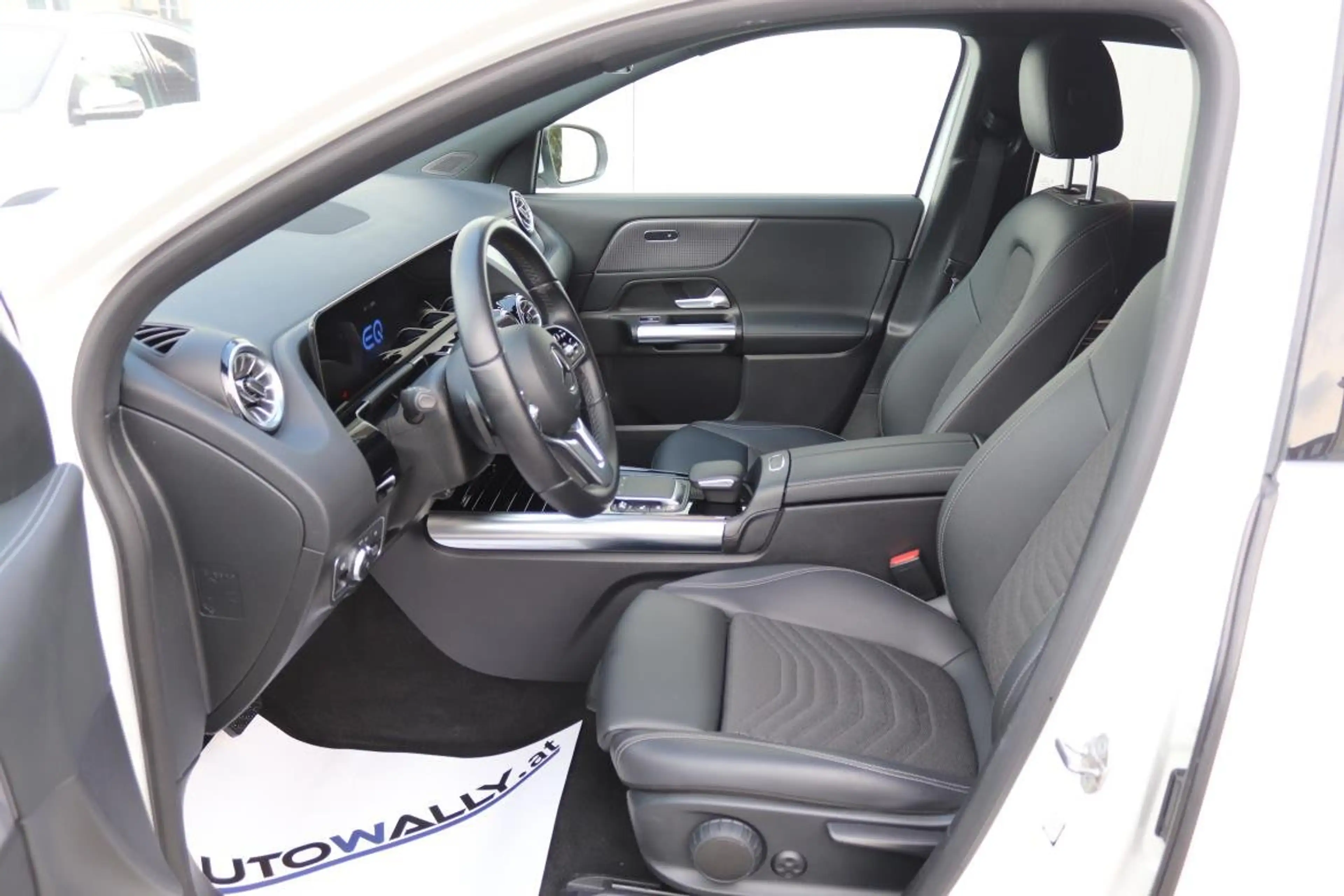 Mercedes-Benz EQA 300 EQA 300 4MATIC 66,5kWh Aut. — photo 6