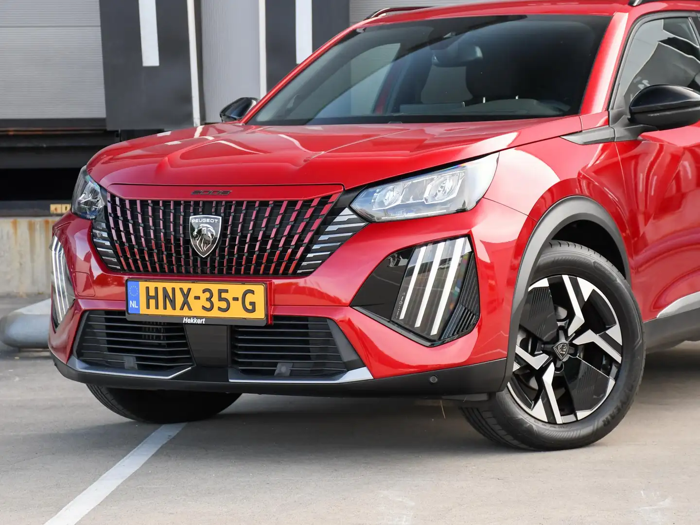 Peugeot 2008 Allure 1.2 PureTech 100pk PDC + CAM. | CRUISE.C | Rood - 2
