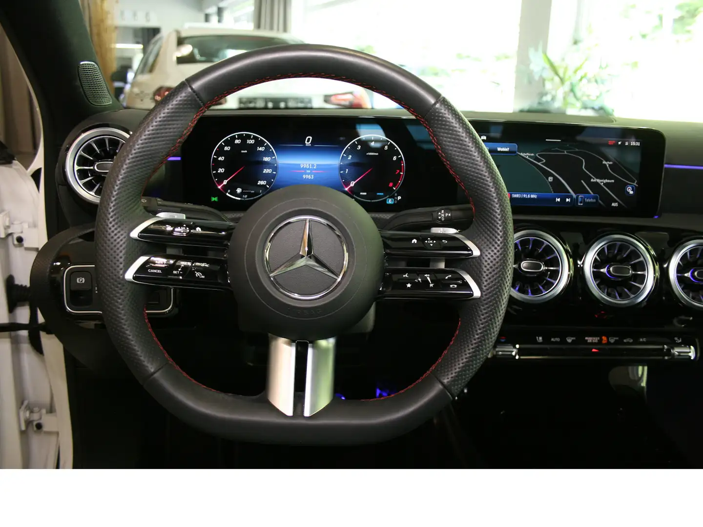 Mercedes-Benz A 180 AMG Advanced Plus Limousine *Night*Ambiente. Blanco - 2