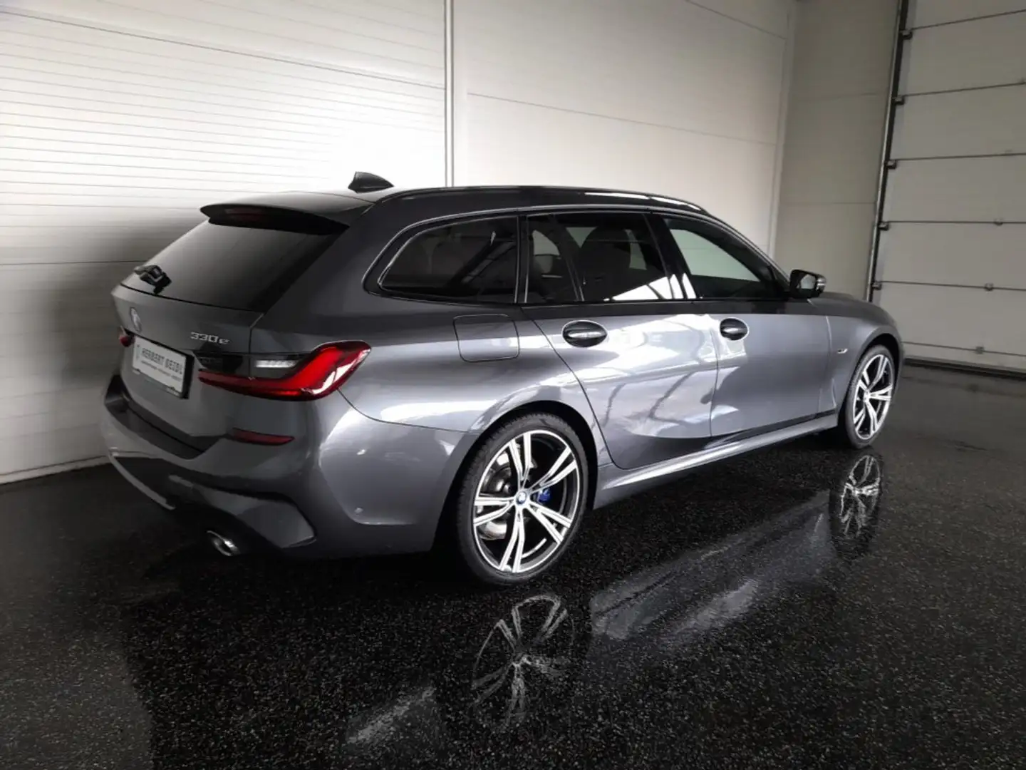BMW 330 e Touring M-SPORT PHEV Aut *LASER LED / 19 ZOLL / NAVI / LIVE COCKPIT PROF. / HEAD-UP / ACC / AHV+360°KAMERA* Grau - 2