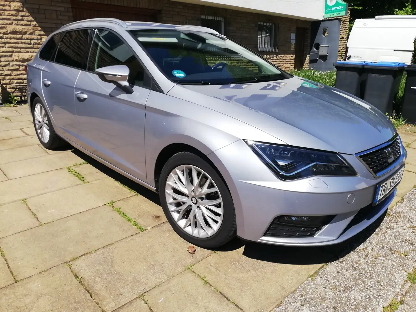 SEAT Leon Style Beats Audio, Panoramadach Grau - 1