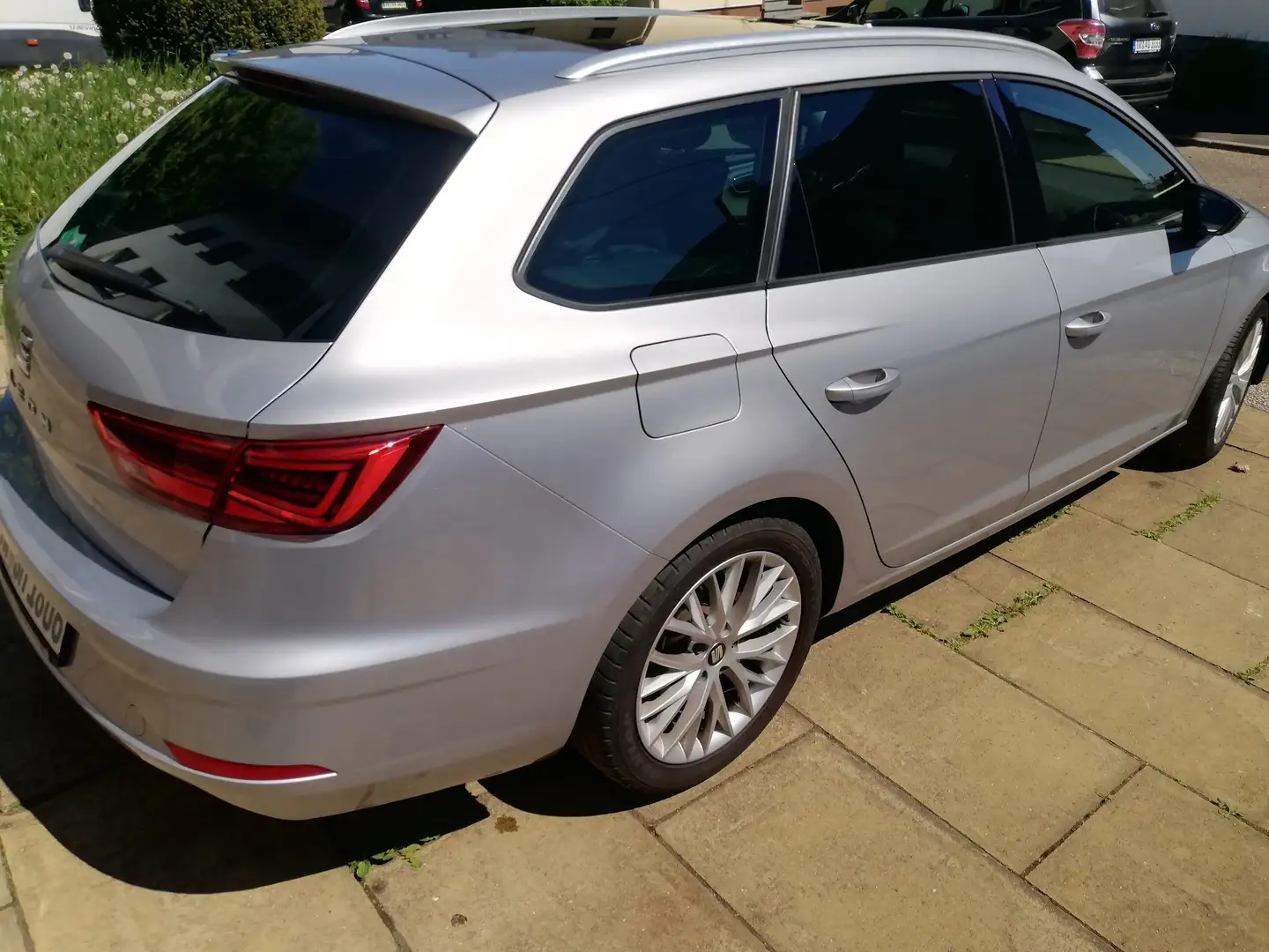 SEAT Leon Style Beats Audio, Panoramadach Grau - 2