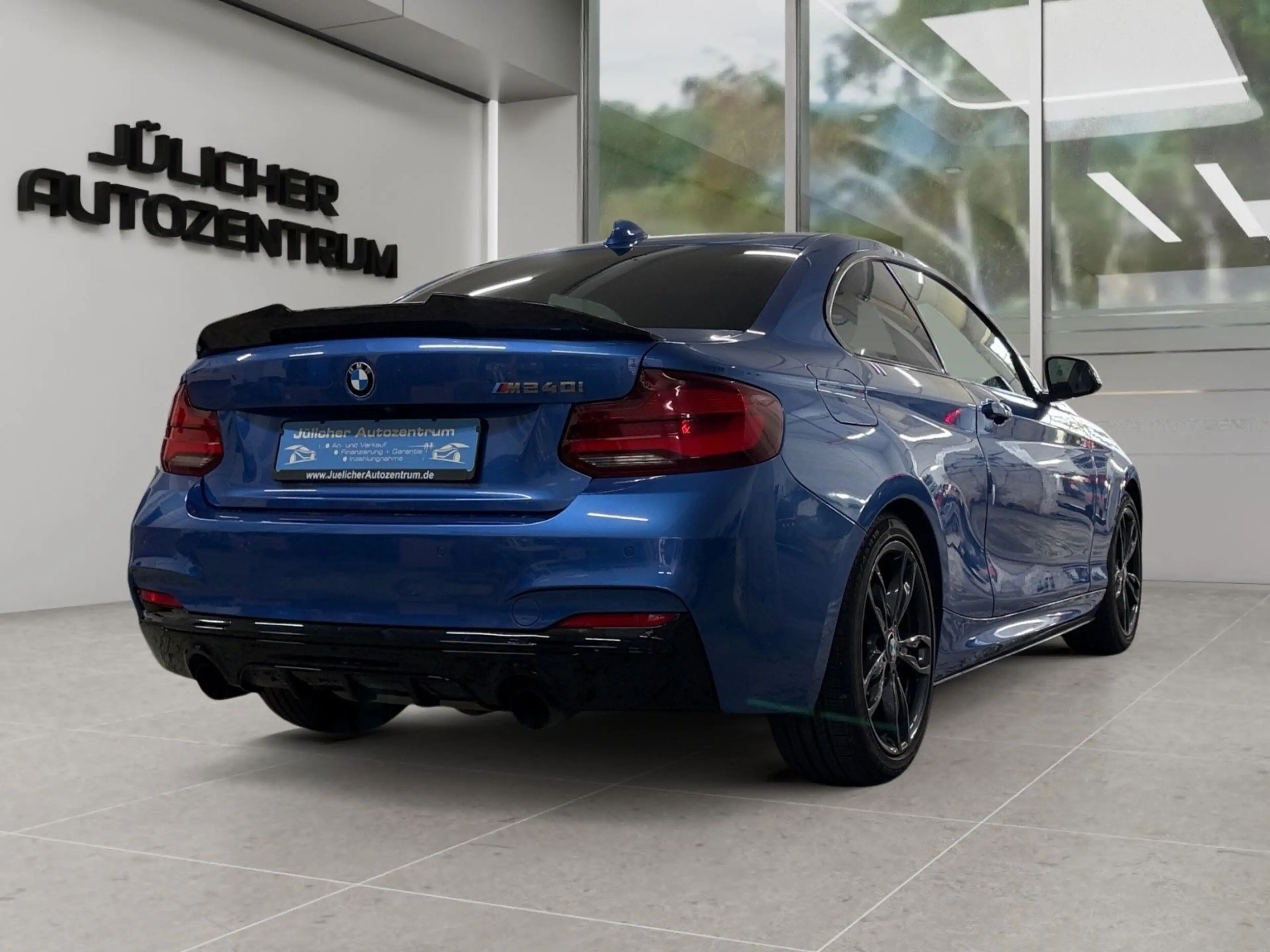 BMW 240 Coupe Aut., Inspektin + Tüv/Au Neu — photo 3