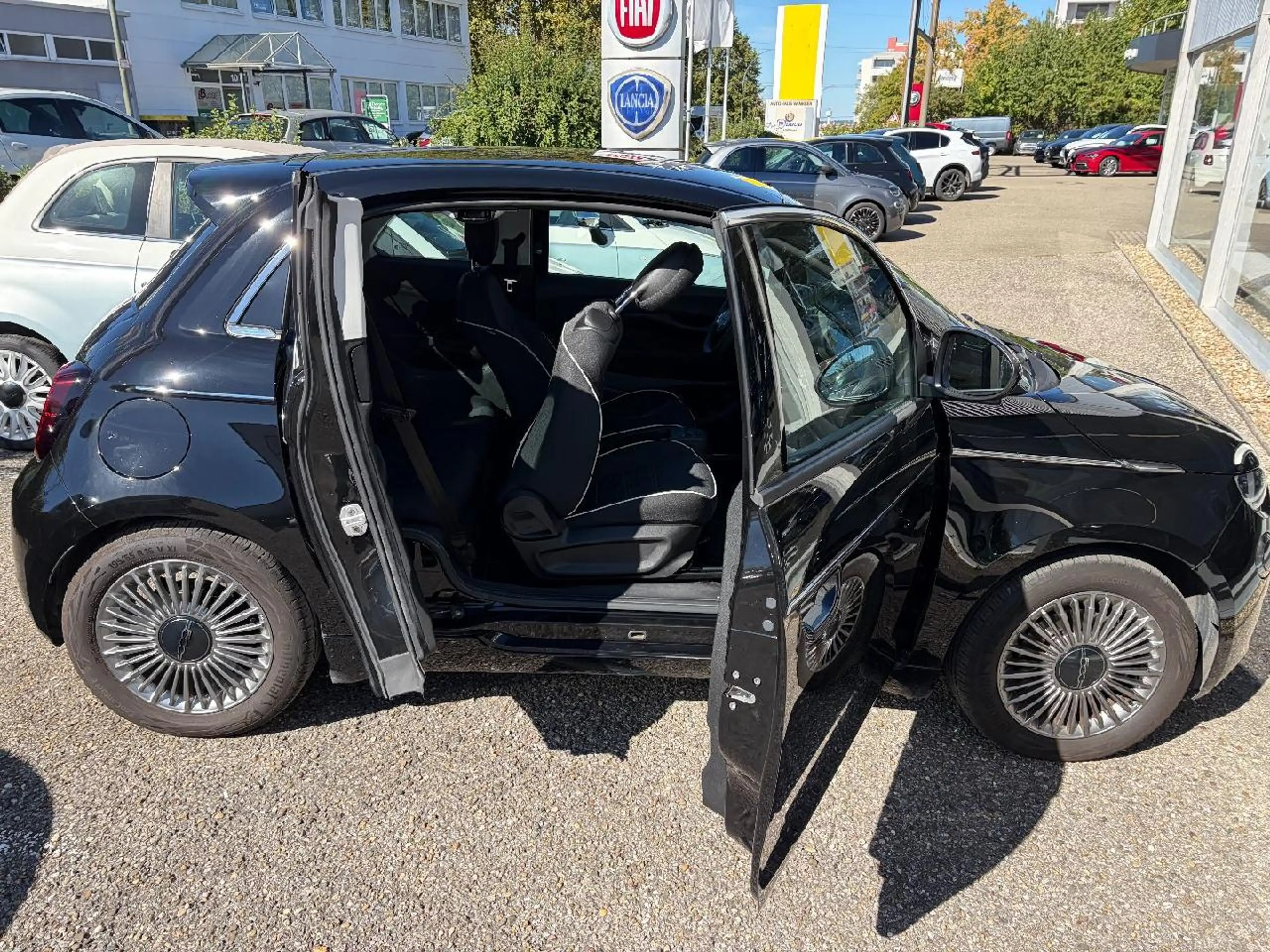 Fiat 500e 3+1 Basis — photo 8