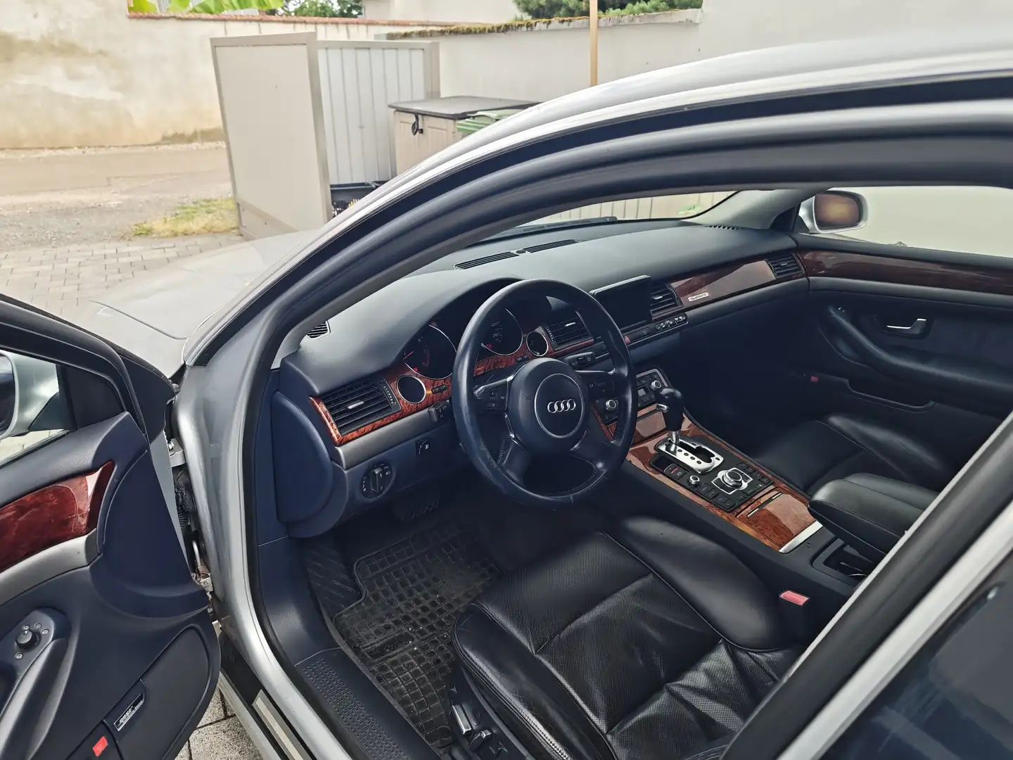 Audi A8 4.2 quattro Grau - 2