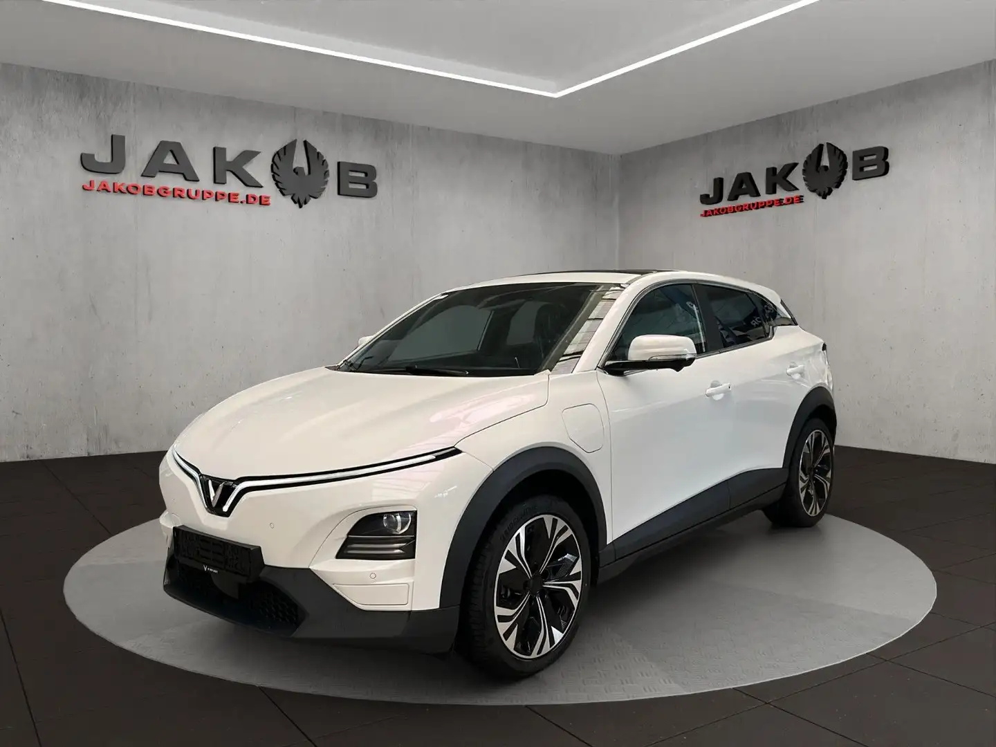 VinFast VF6 59,6 kWh Plus Weiß - 1