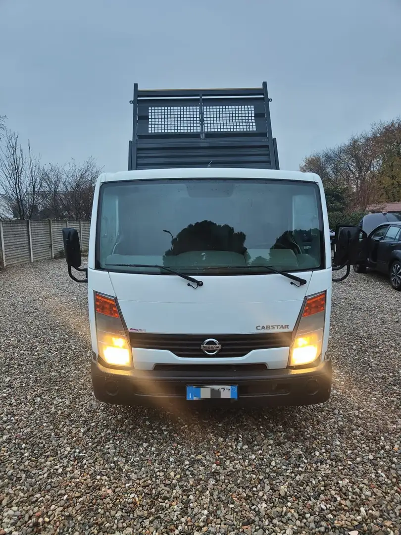 Nissan Cabstar 35.C11 ribaltabile trilaterale Biały - 1