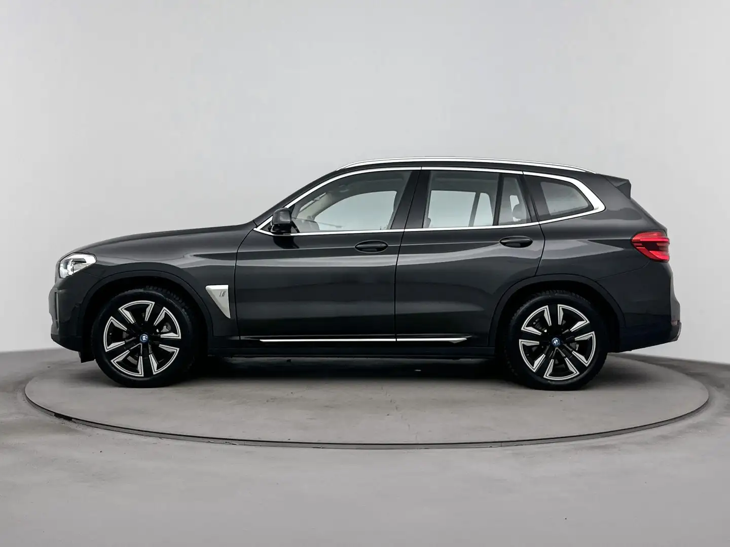 BMW iX3 Executive 80 kWh | PANORAMADAK | NAVIGATIE | LEDER Gris - 2