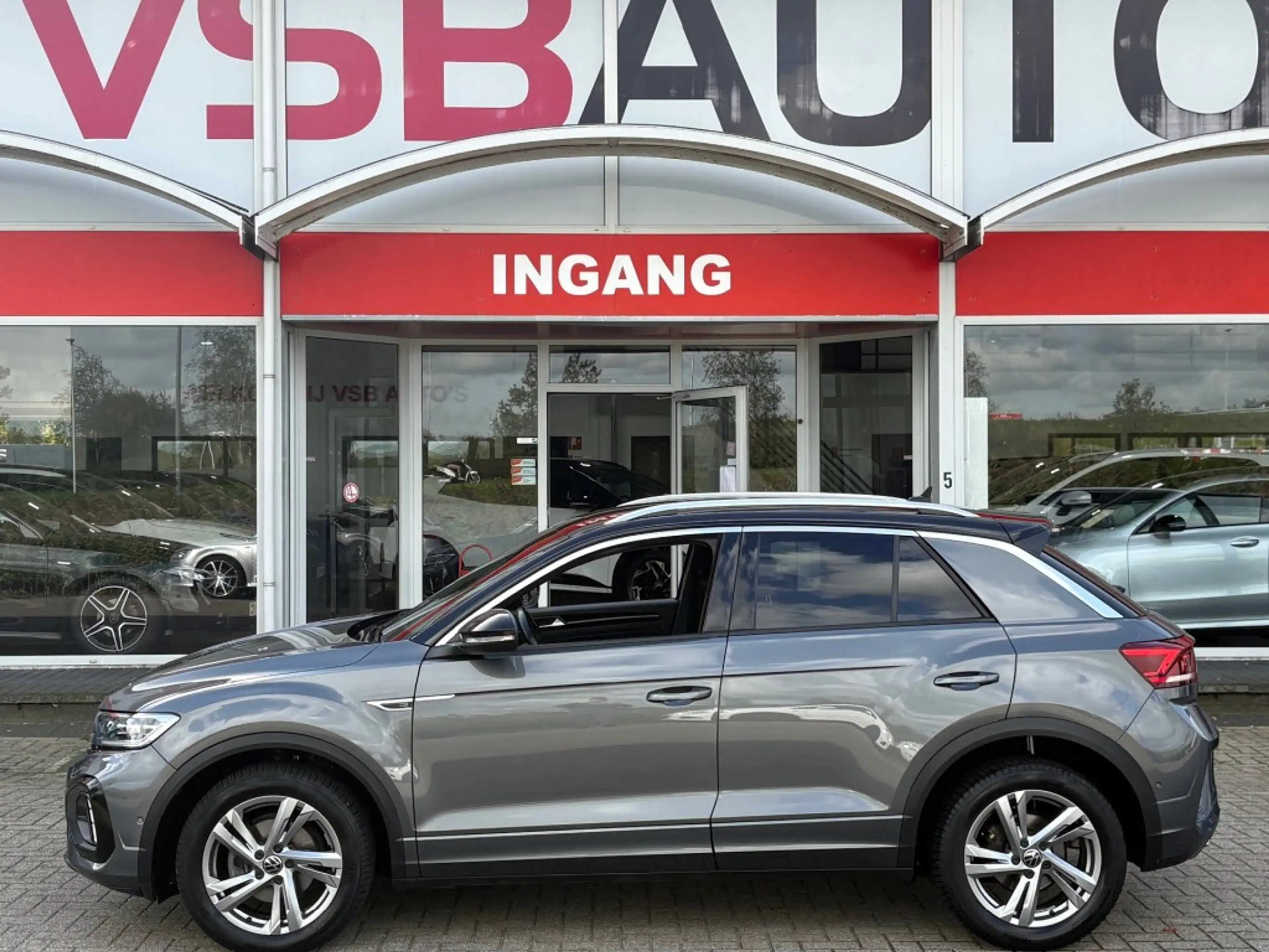 Volkswagen T-Roc 1.5 TSI ACT. 150PK AUT. FACELIFT R-LINE LED NAVI C — photo 2