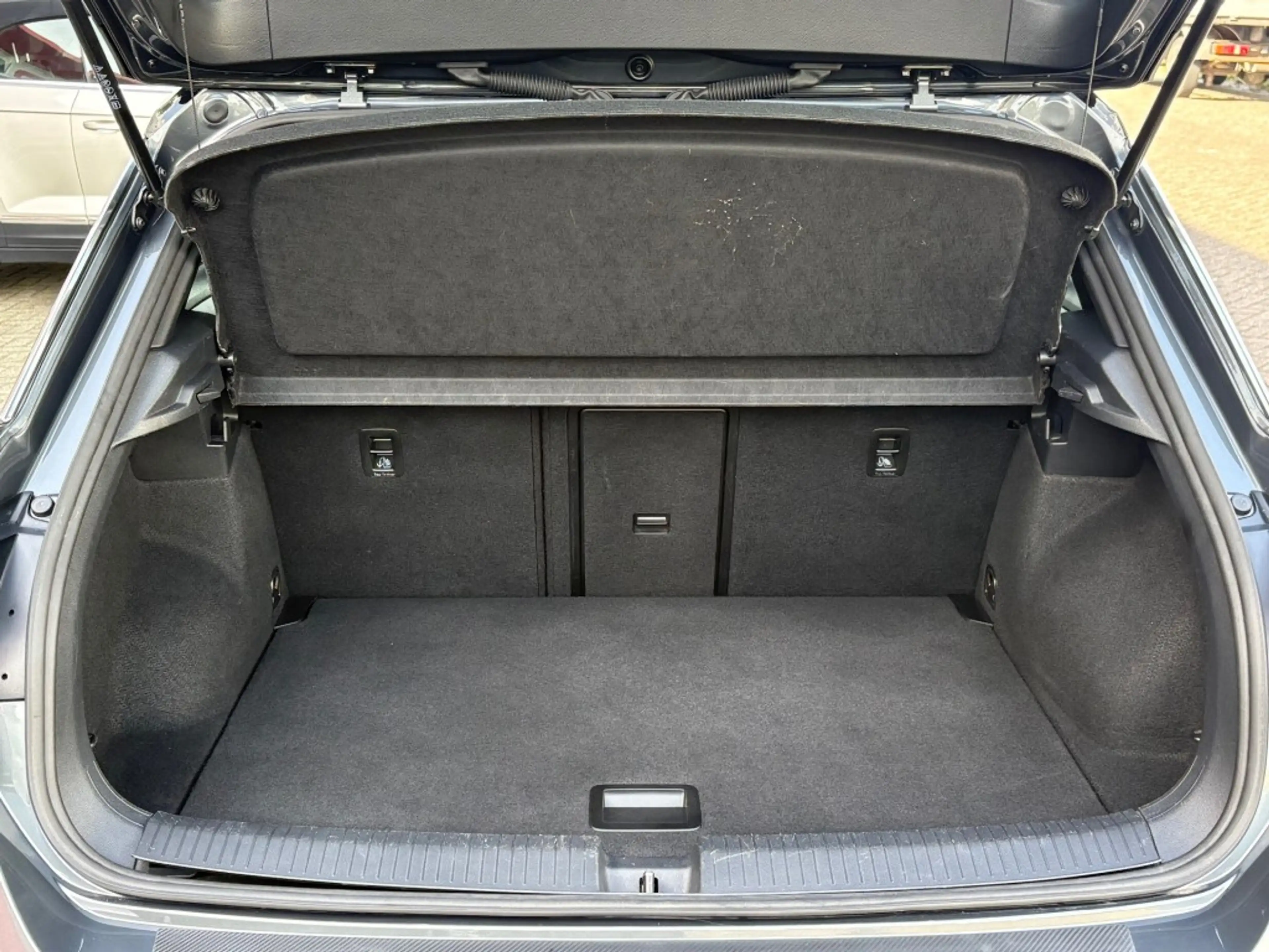 Volkswagen T-Roc 1.5 TSI ACT. 150PK AUT. FACELIFT R-LINE LED NAVI C — photo 9