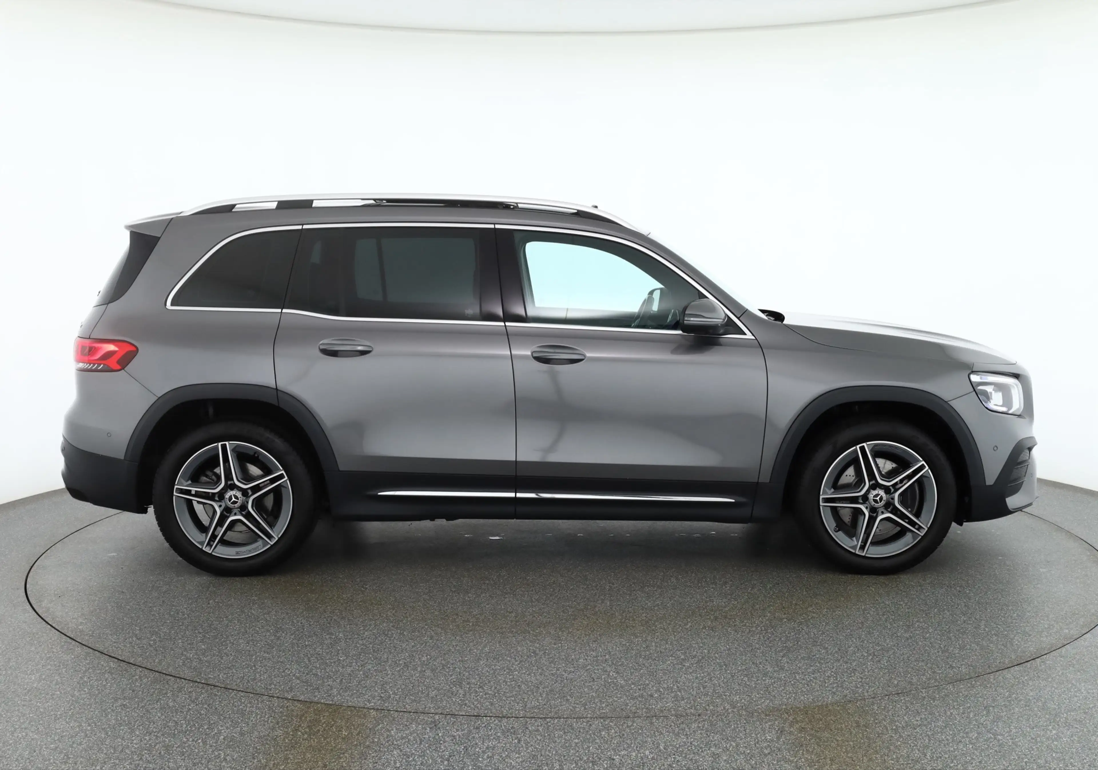 Mercedes-Benz GLB 250 AMG Line 4 Matic LED Navi Panorama DAB — photo 6