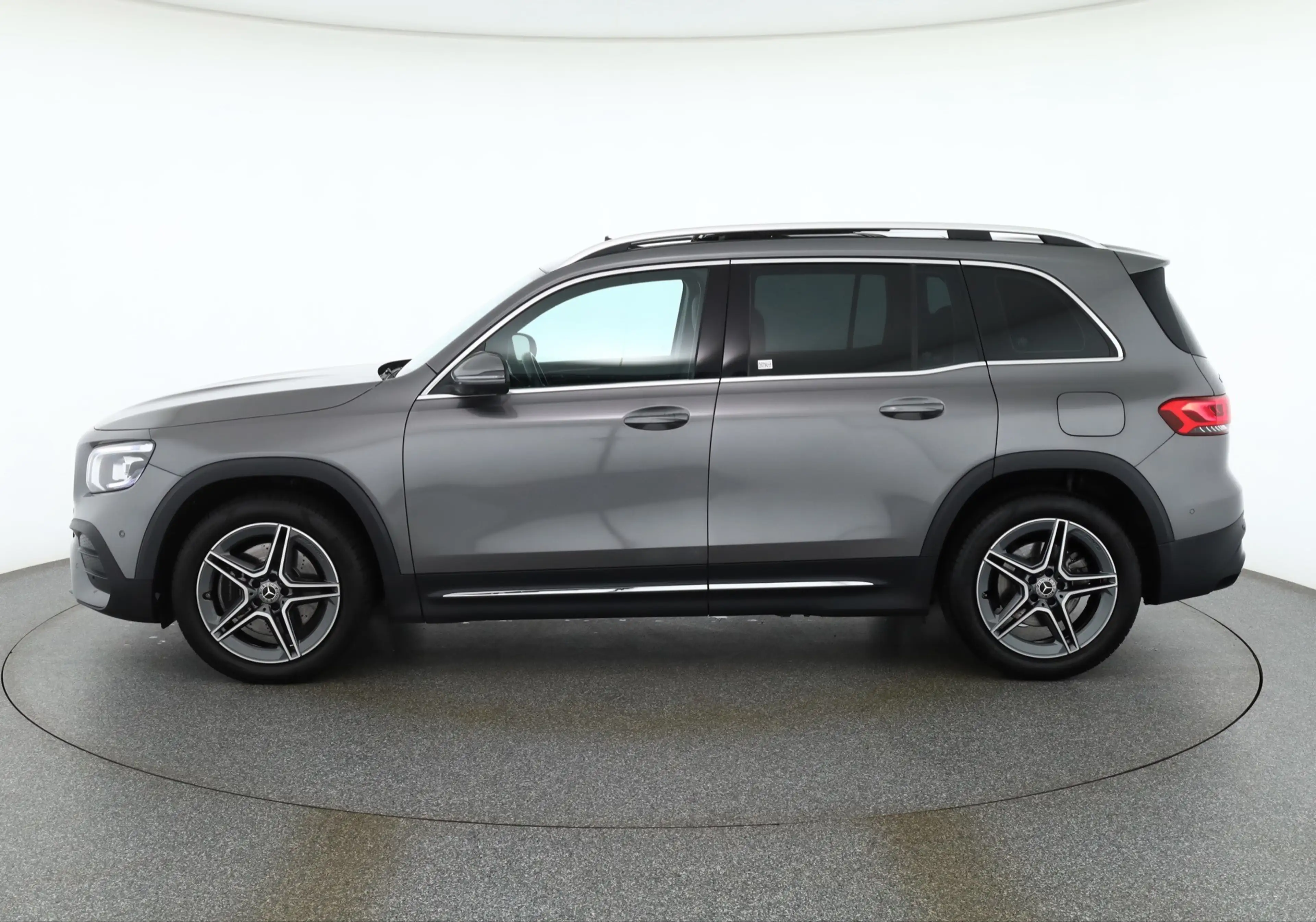 Mercedes-Benz GLB 250 AMG Line 4 Matic LED Navi Panorama DAB — photo 2