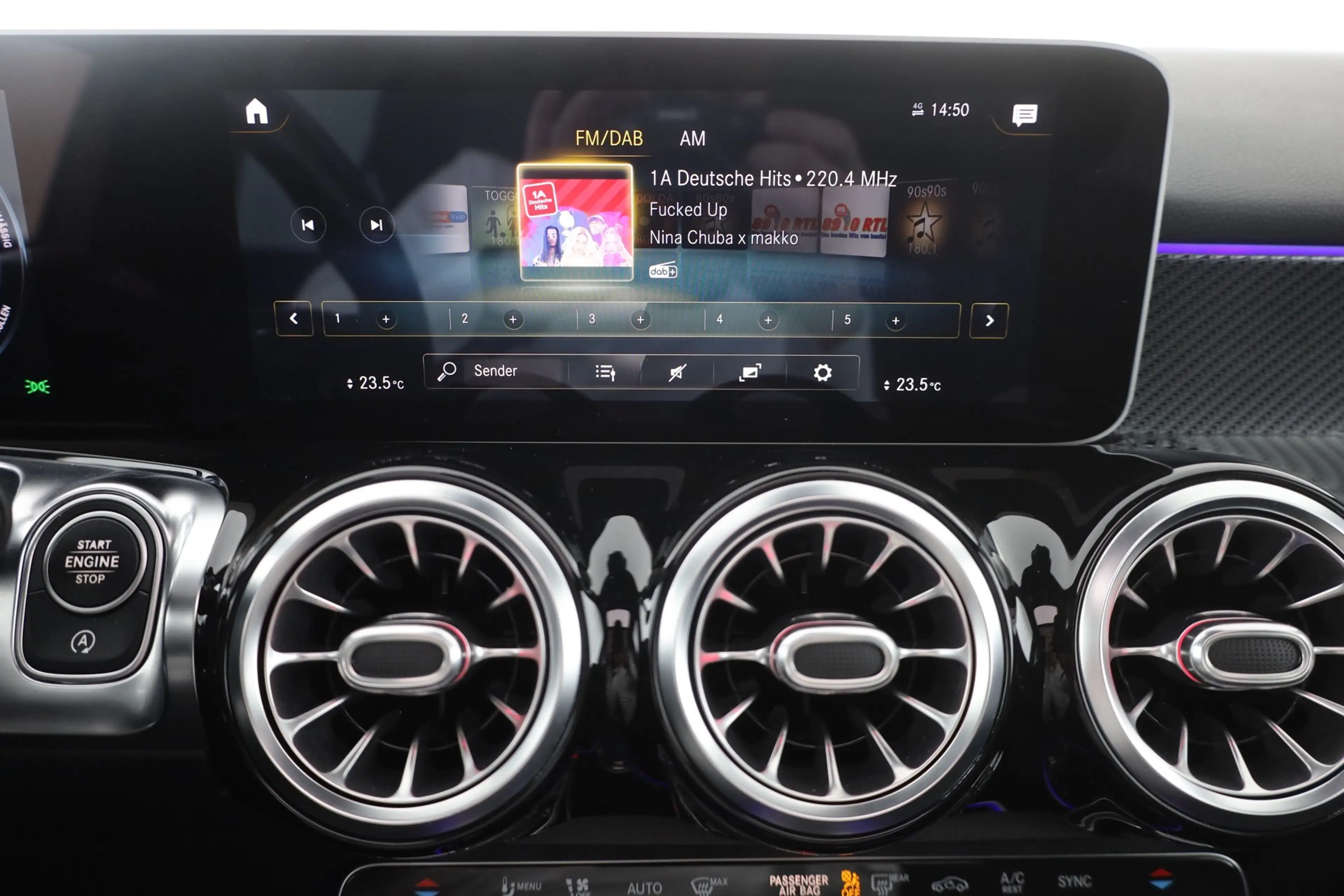 Mercedes-Benz GLB 250 AMG Line 4 Matic LED Navi Panorama DAB — photo 12