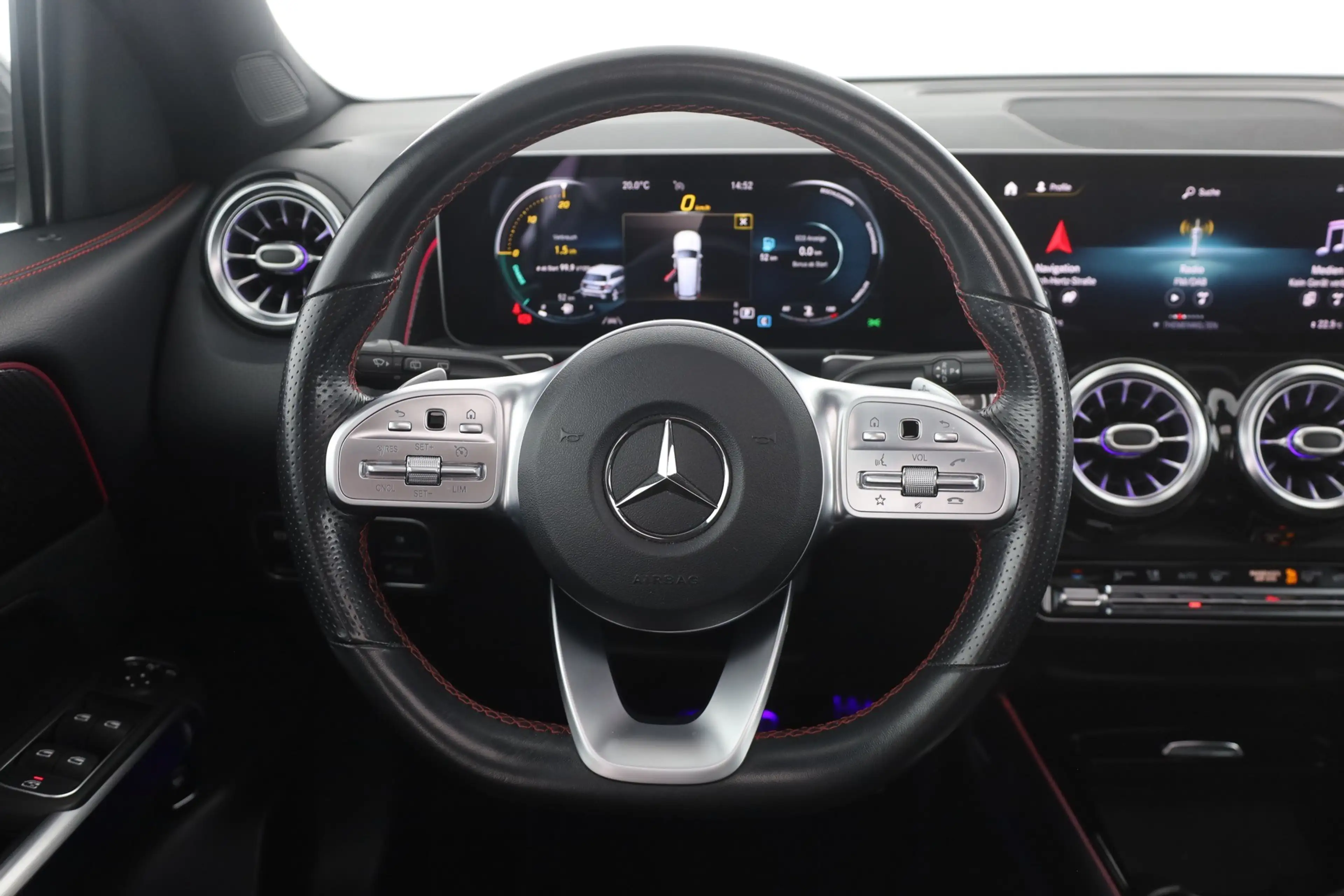 Mercedes-Benz GLB 250 AMG Line 4 Matic LED Navi Panorama DAB — photo 10