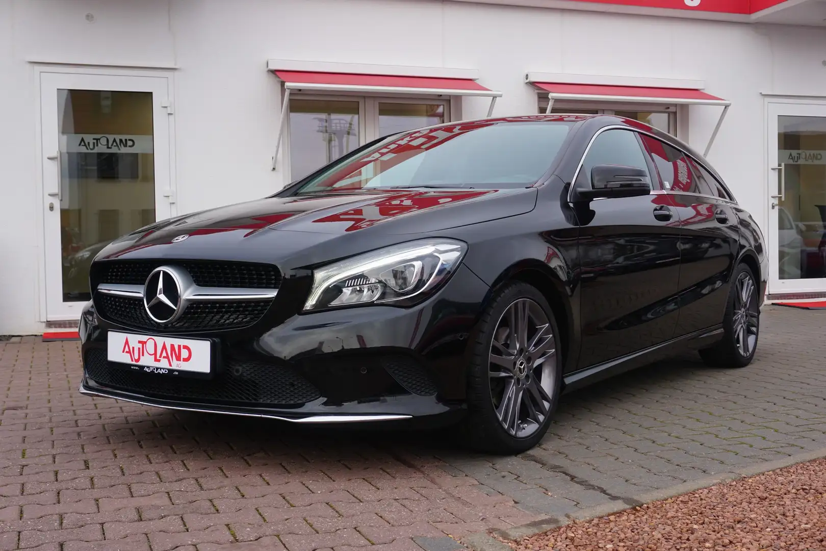 Mercedes-Benz CLA 200 Shooting Brake Klima LED Navi AHK Kamera Schwarz - 2