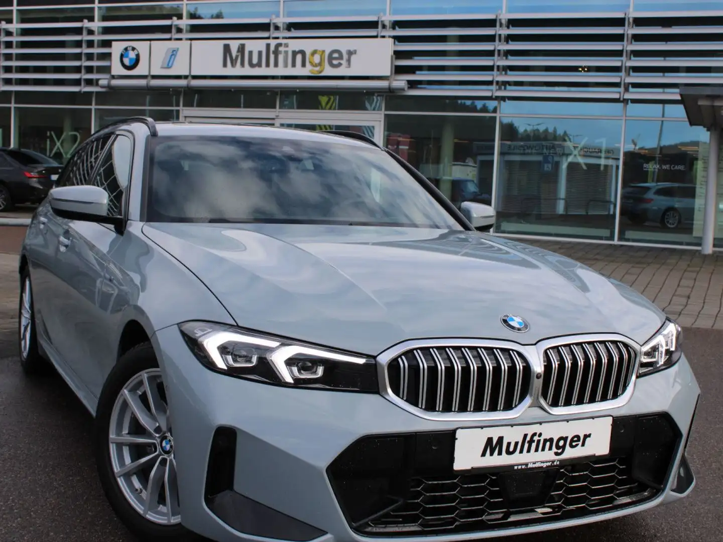 BMW 320 i T.M Sport PanoD.AHK ACC HUD Lenkradh.Park+ Grau - 2