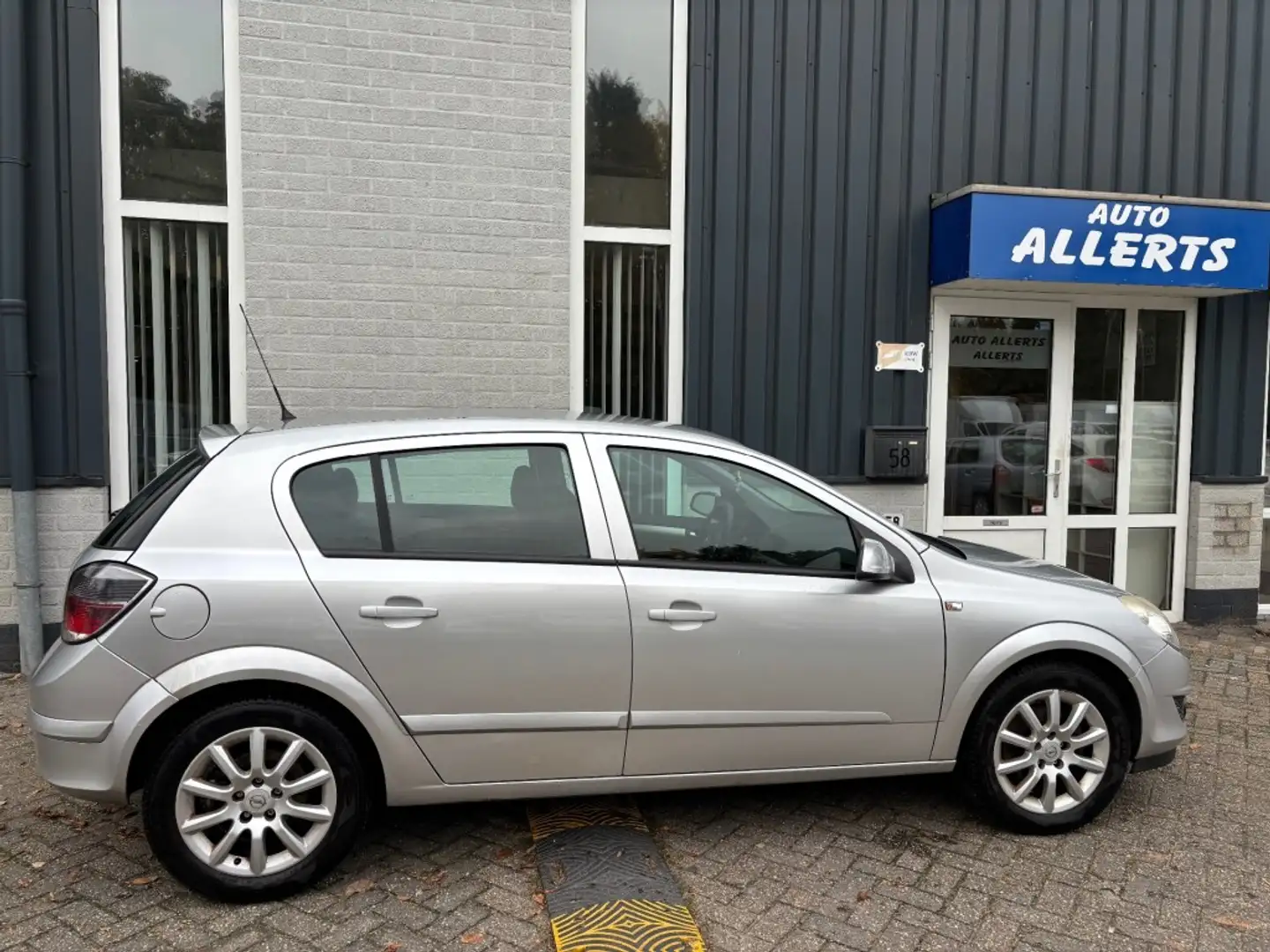 Opel Astra 1.6 TEMPTATION Gris - 1