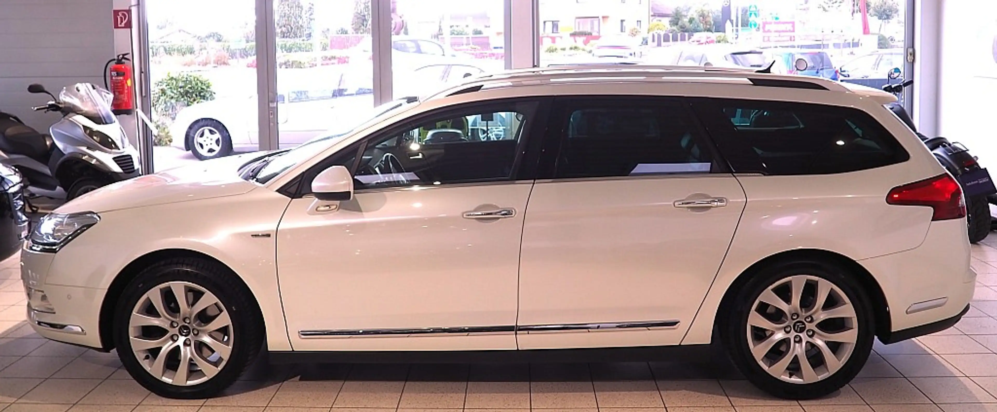 Citroen C5 Tourer BlueHDi 180 EAT6 Exclusive --Automatikge... — photo 4