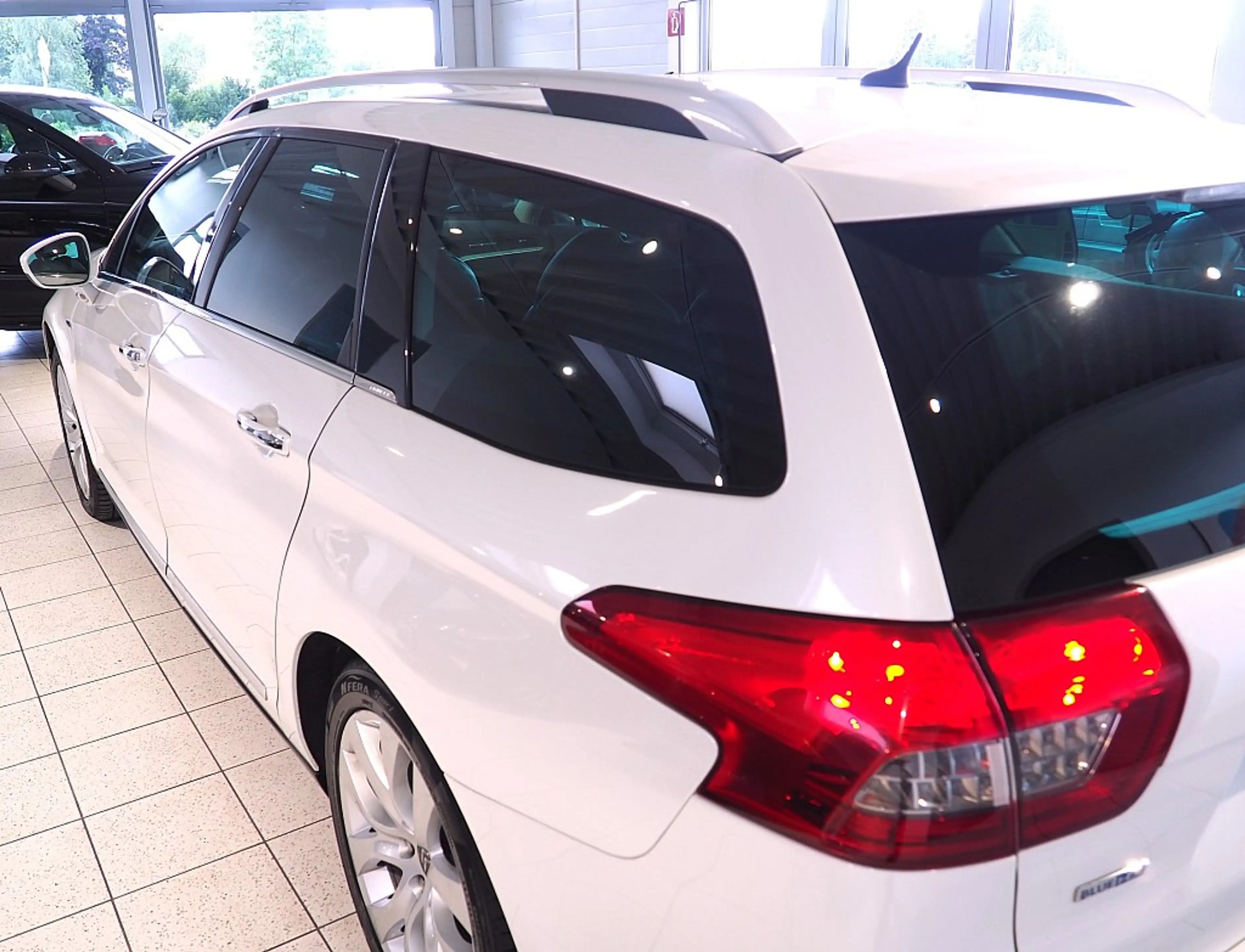 Citroen C5 Tourer BlueHDi 180 EAT6 Exclusive --Automatikge... — photo 9