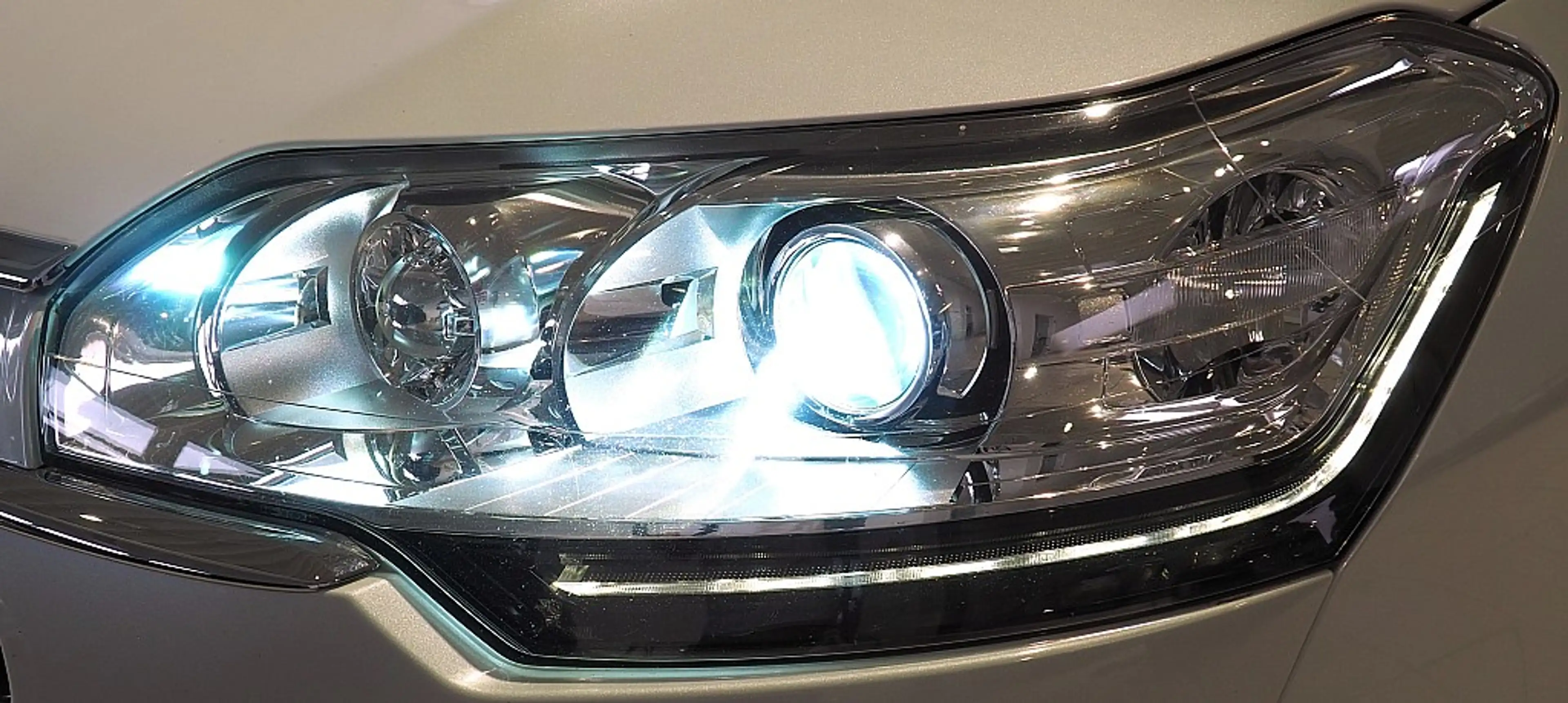 Citroen C5 Tourer BlueHDi 180 EAT6 Exclusive --Automatikge... — photo 13